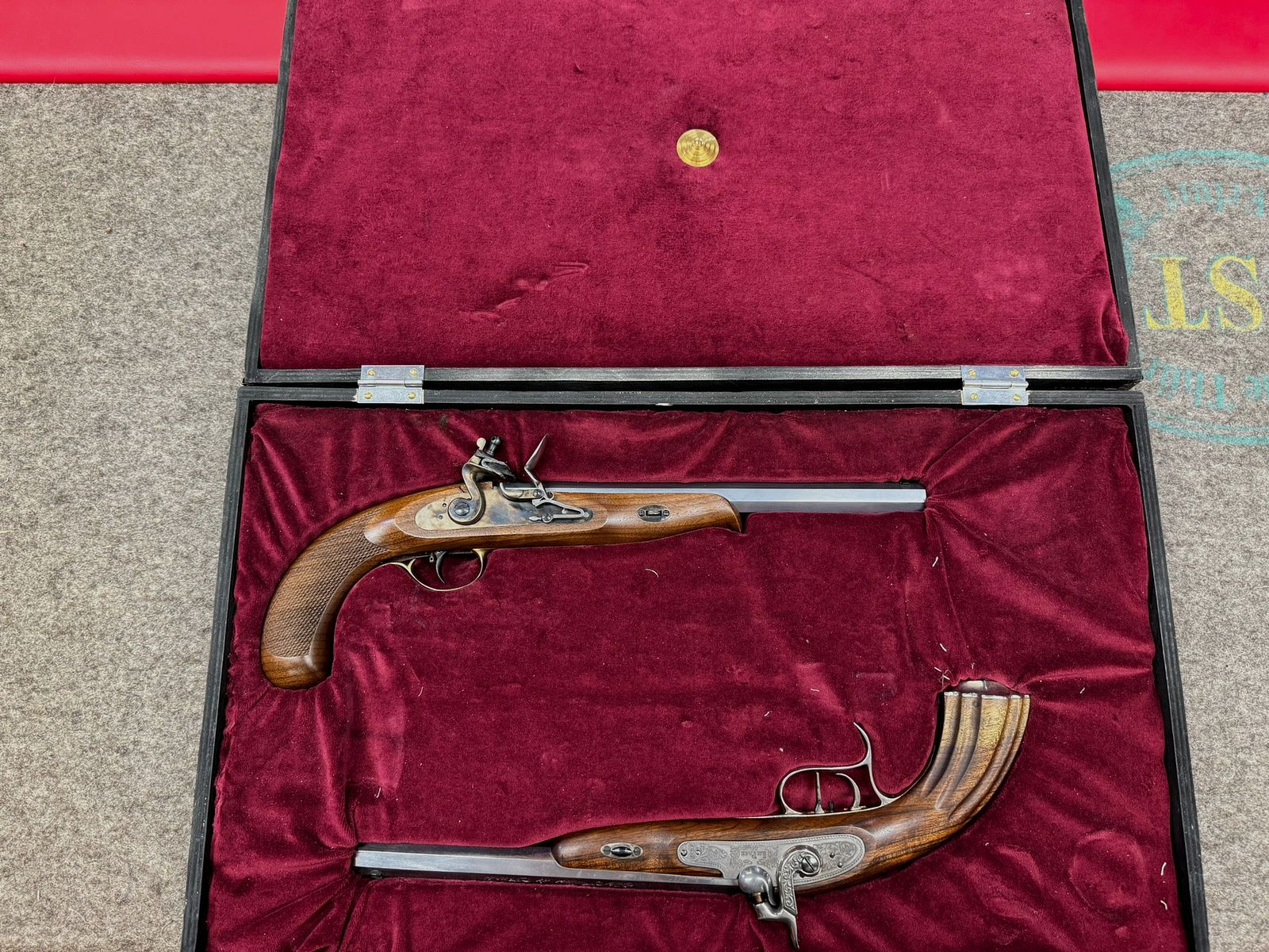   Konvolut für Vorderlader,  2 Pistolen und Zubehör 