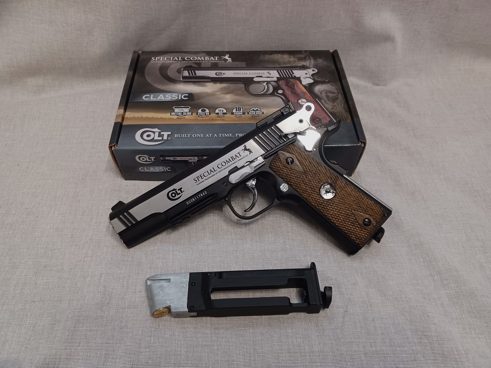 Colt Special Combat / 4,5 mm BB / CO2 / Pistole / OVP (29)