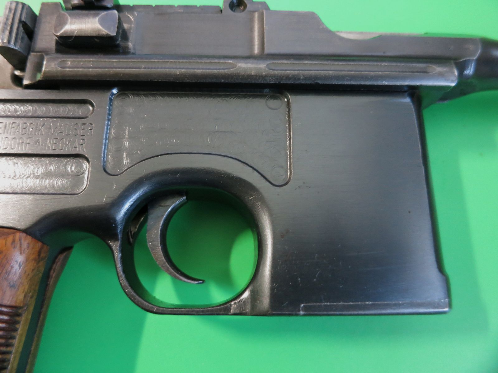 Mauser C96 -Czerwona 9-, Broomhandle, Mauser Oberndorf, kal. 9 mm, numer zgodny, oryginalny łoże + narzędzie #100