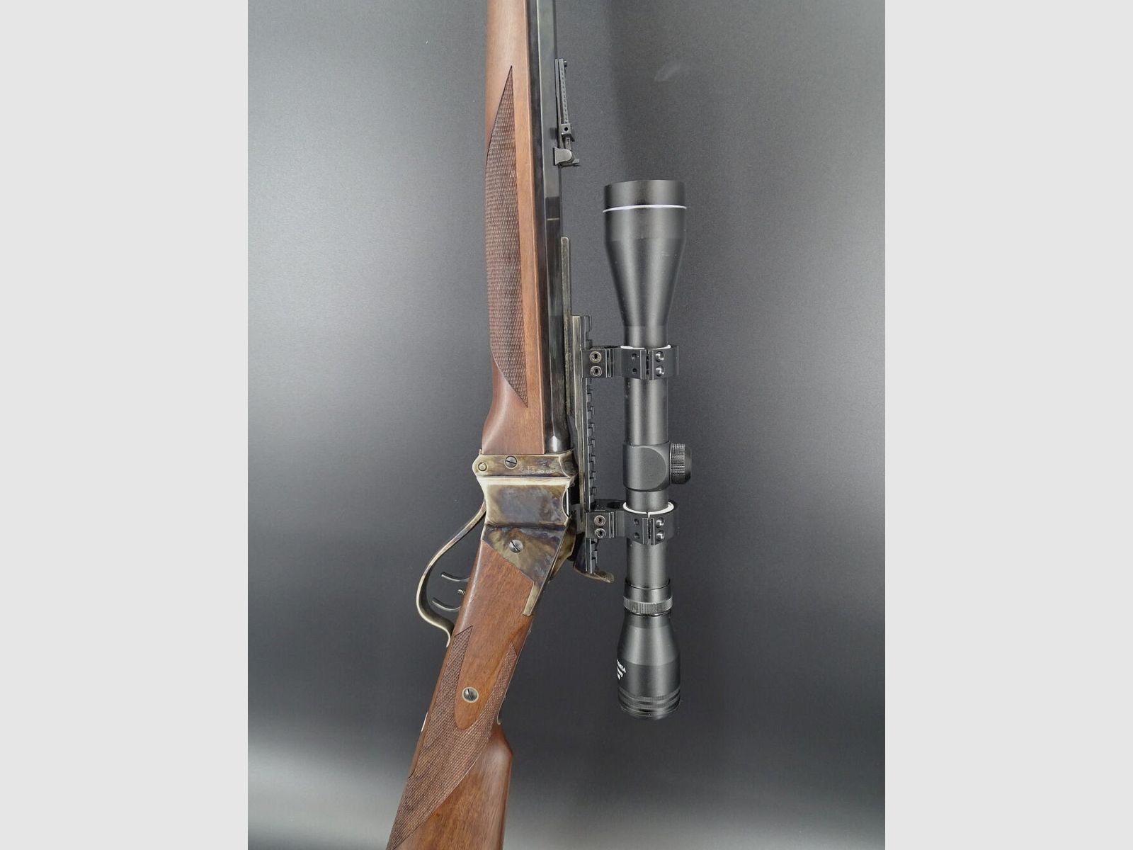 Pedersoli Sharps Sporting kaliber .45-70 znany również jako ZF Sharps