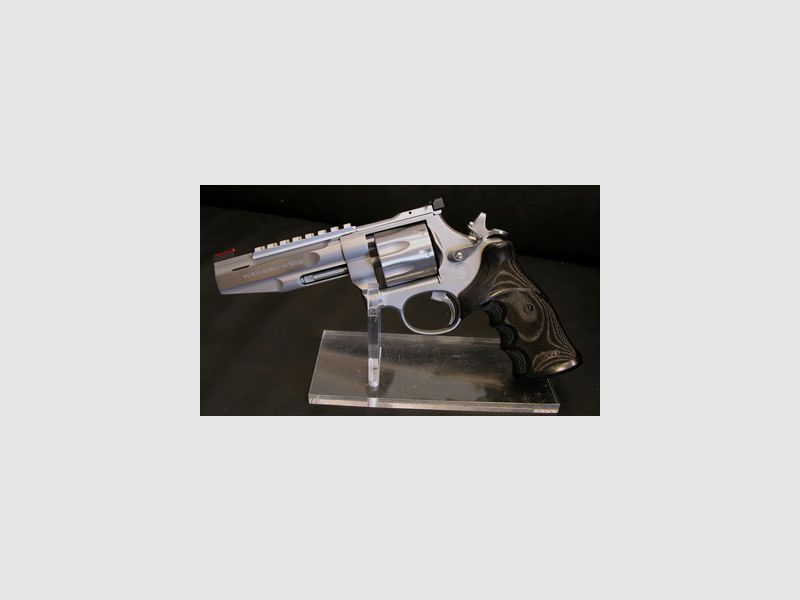 S&W 627-PC CUSTOM Performance Center MASTER-SMITH .357 Mag 8 colpi