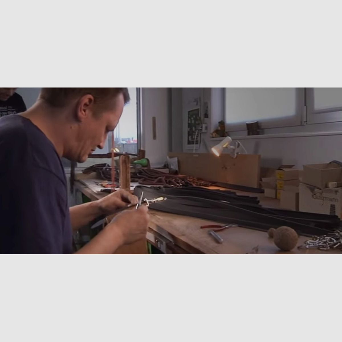 AKAH Würger mit Begrenzung aus Fahlleder