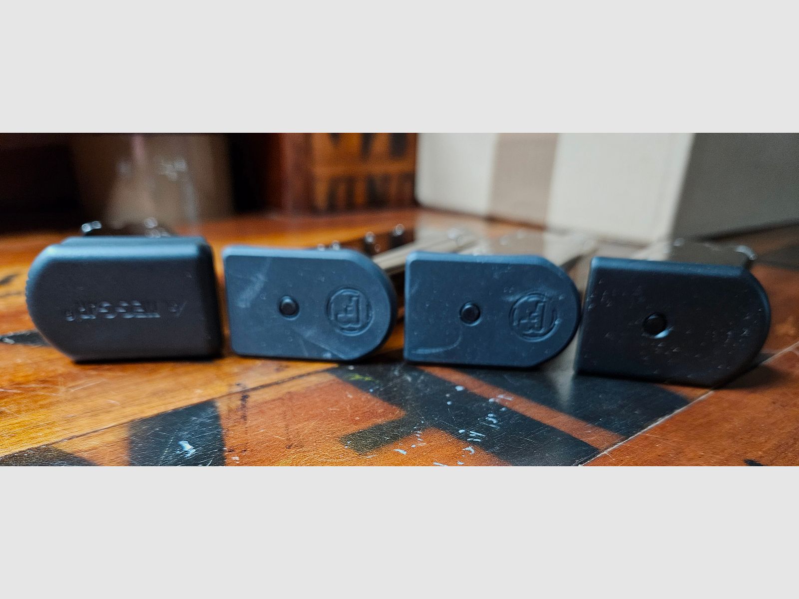 4 pistol magazines 9mm Luger