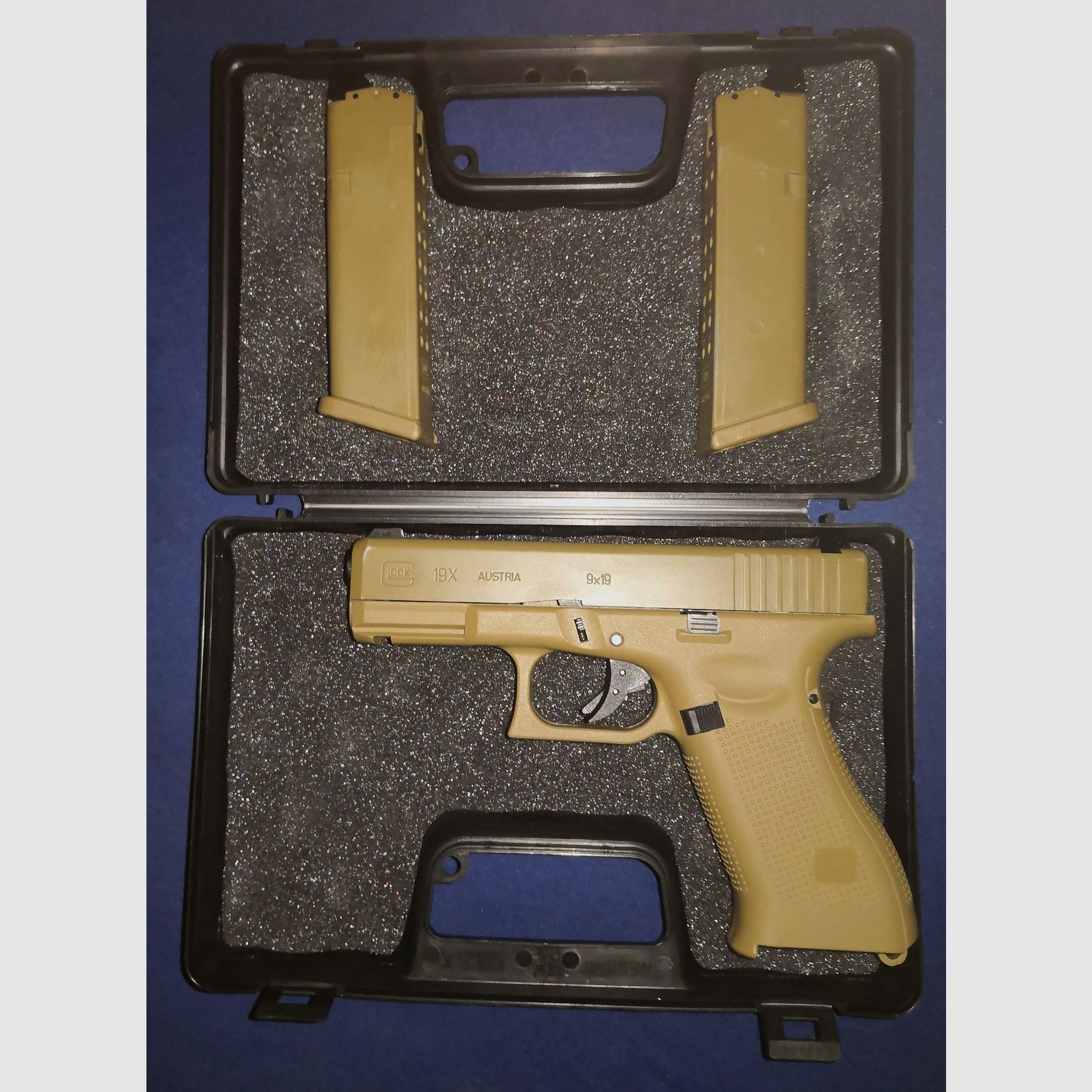 Glock 19X Airsoft with metal slide GBB 6mm BB Coyote Tan softair gas version with 2 magazines