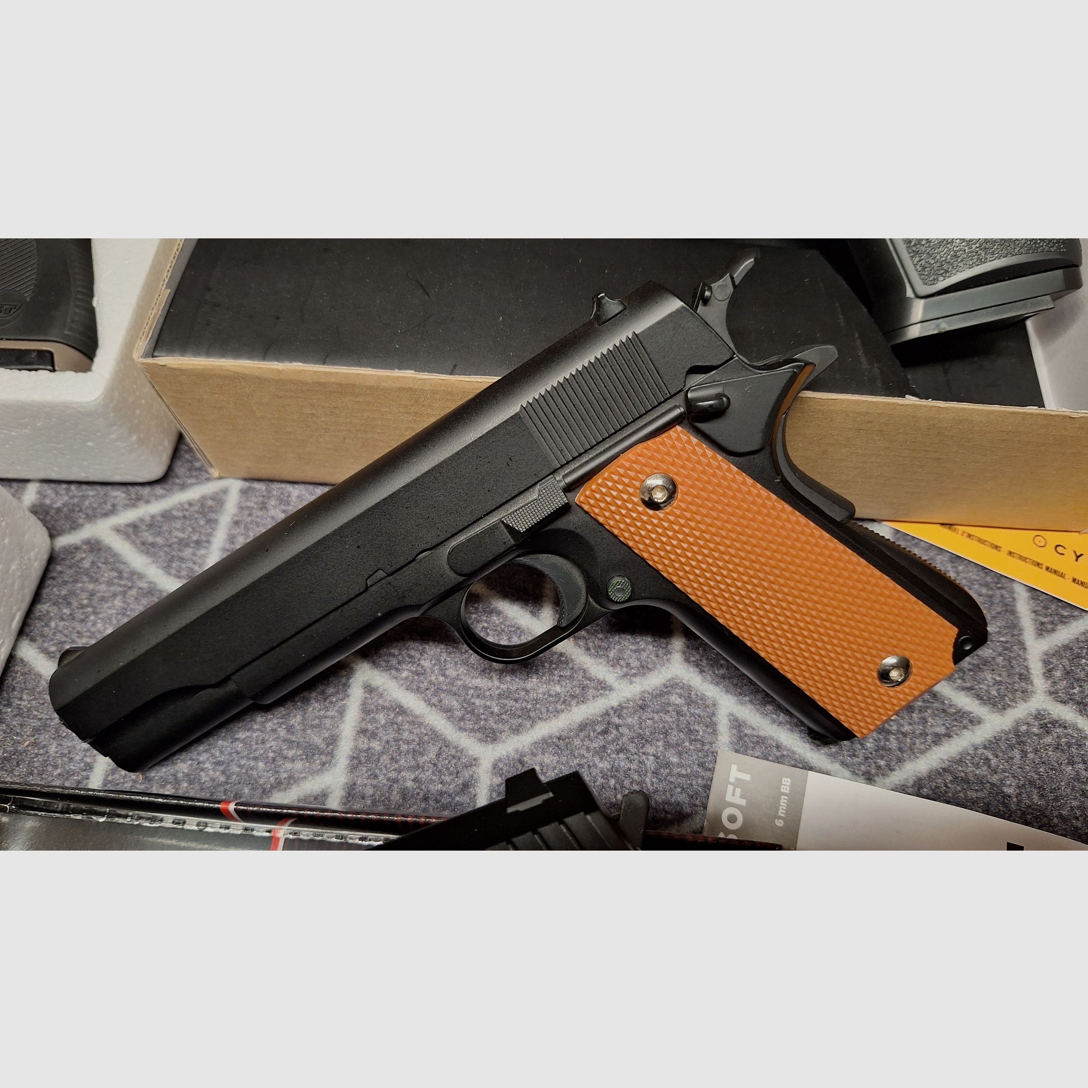 Federdruck Airsoftpistolen Konvolut: D.E./H.K./1911/u.a. NEUWERTIG