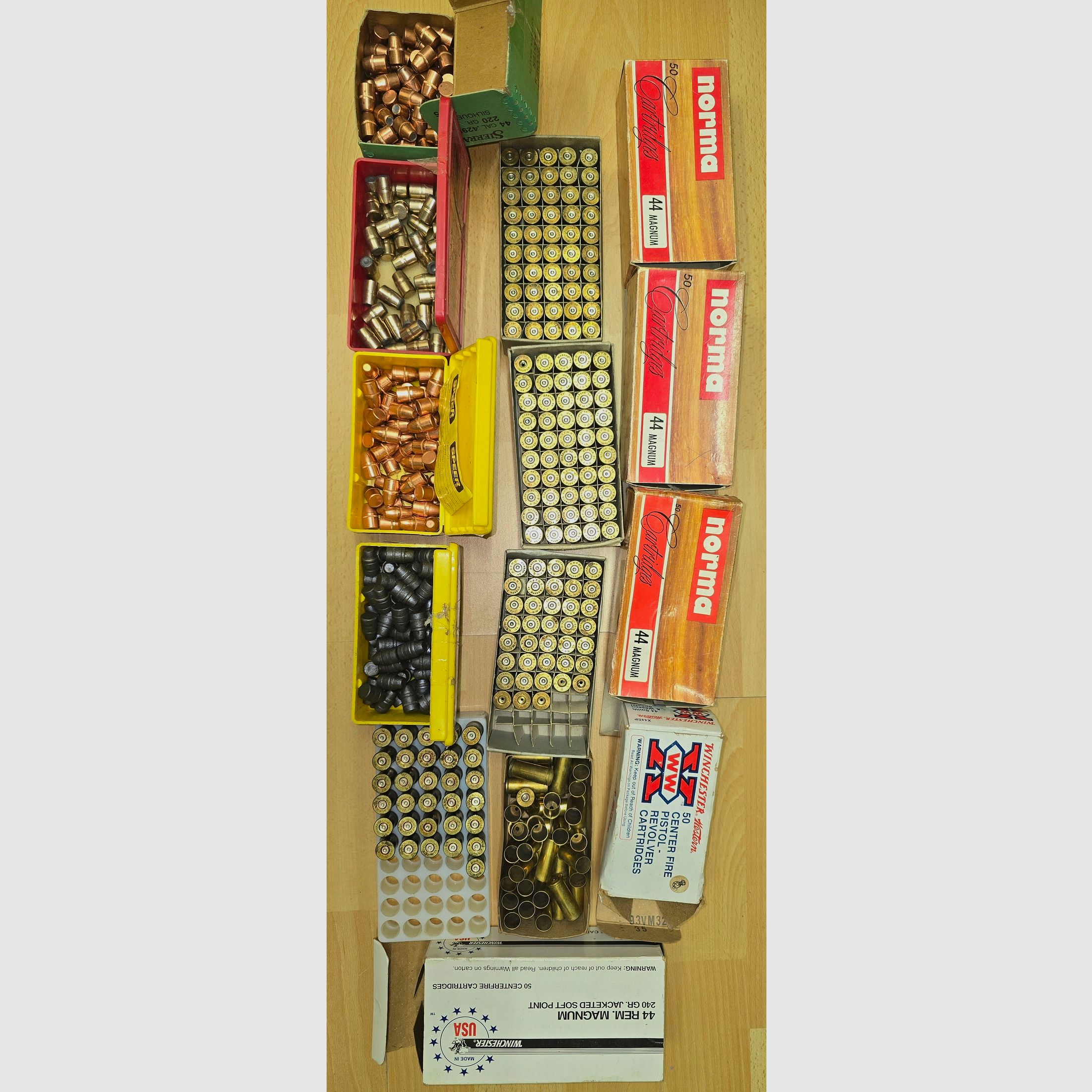 Collection of new bullets and used/new casings without primers