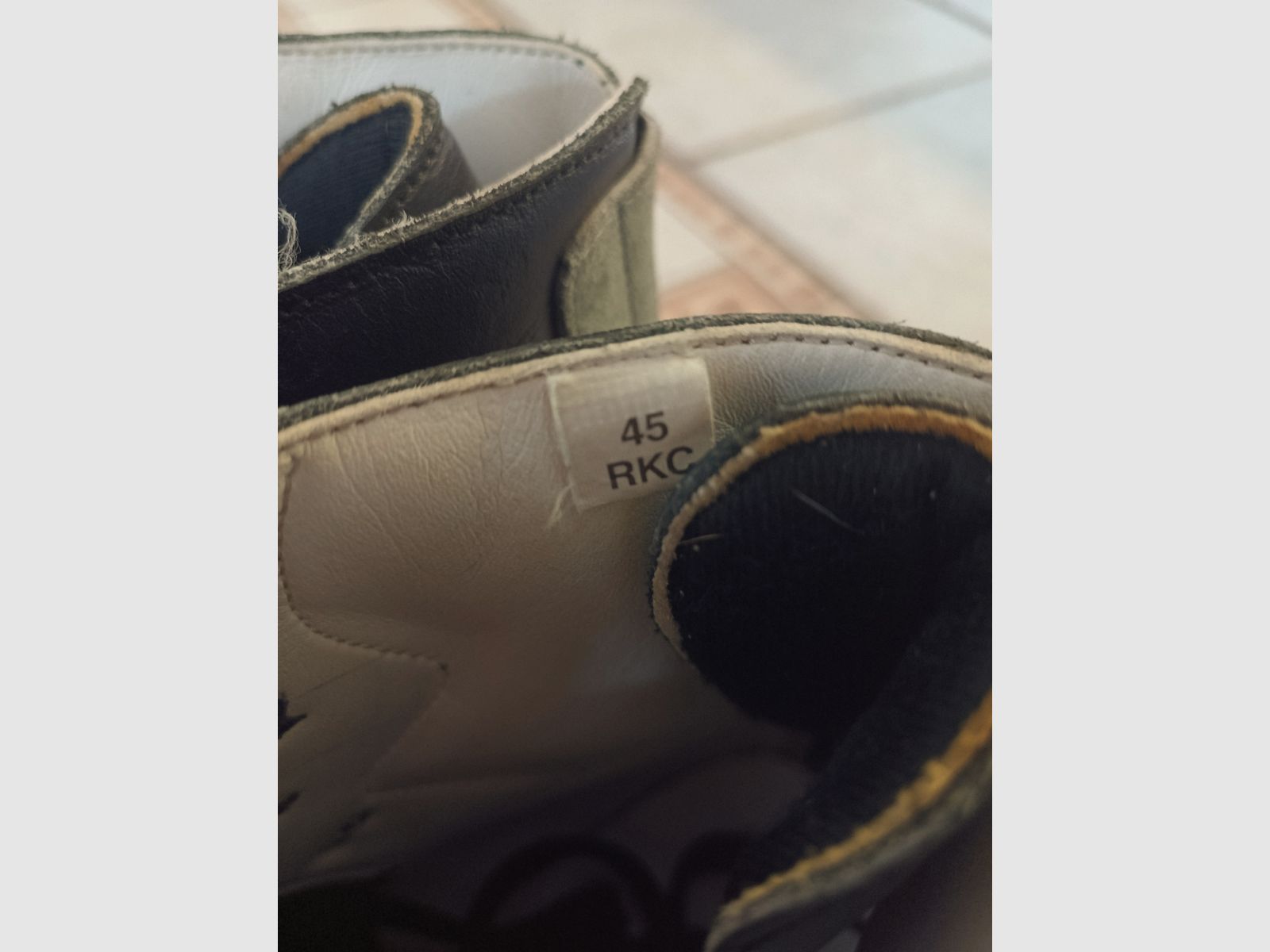 Shooting shoes size 45
