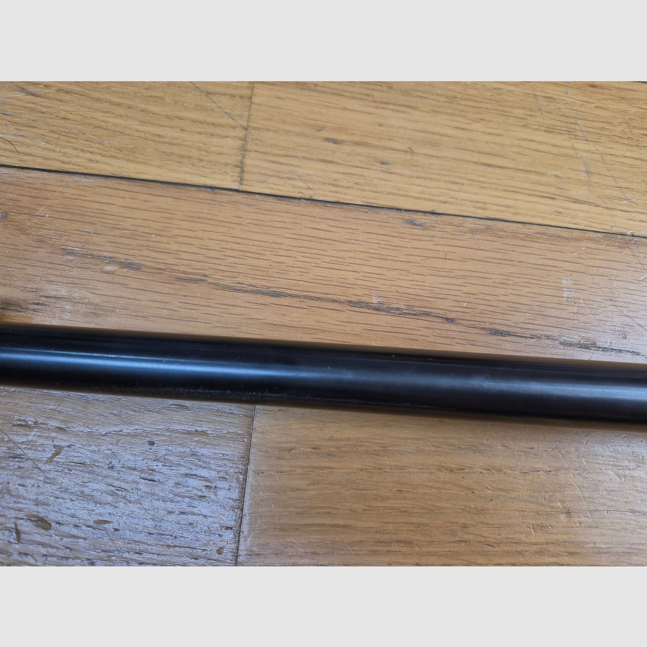 Wunderschöne Springfield Trapdoor Repetierbüchse Modell 1873 – Offiziersmodell – US-Herstellung von Harrington & Richardson – Waffe von 1973 – Kaliber 45-70 Gvt – Die Waffe von Little Big Horn – Hervorragende Verarbeitung – Hochwertiges Holz und marmorierte Metallteile – Mechanik in Top-Zustand – Neuer 22 Zoll Lauf – TBE+++, Bild 37 von 39