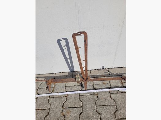 Fangeisen Dekoration Bärenfalle 95cm, seltene Form