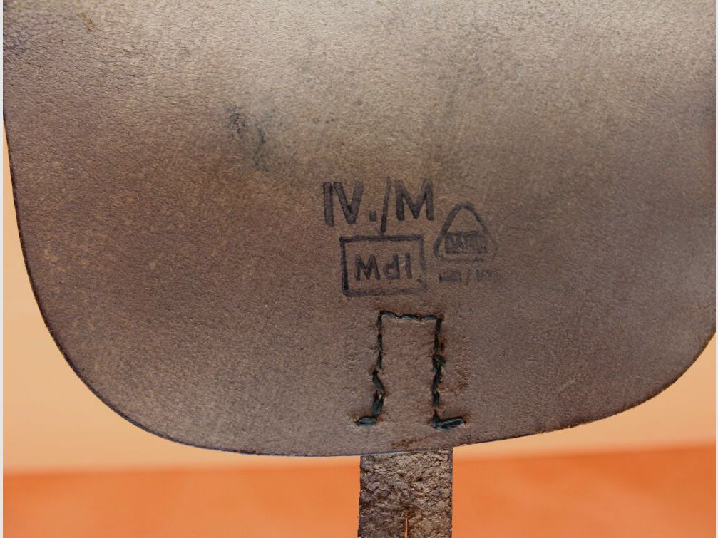 DDR MDI SURPLUS Suhler Werkstätten LP1: Signalpistolentasche Leder schwarz, 1. Modell ohne Munitionsfach MdI Stempel