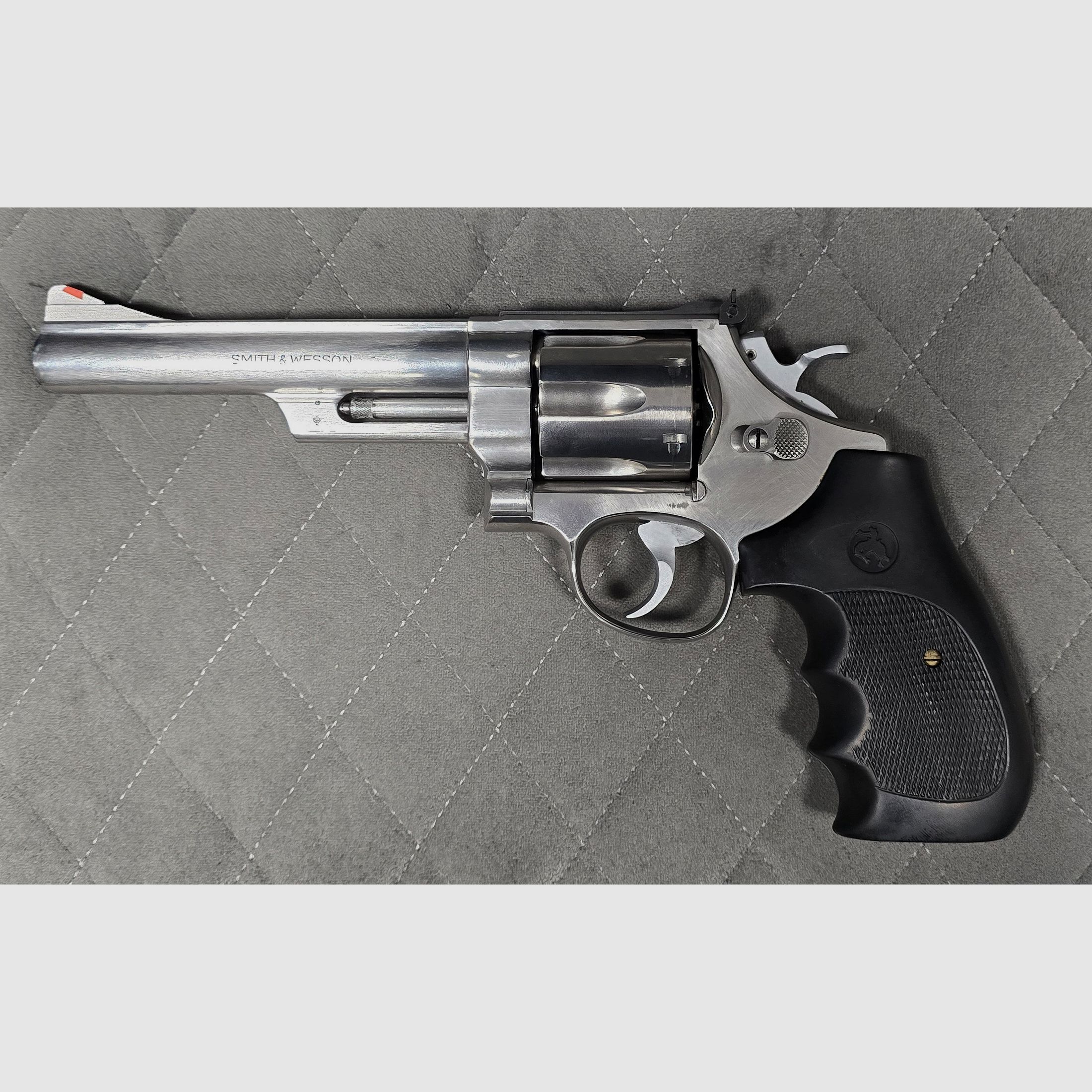 Modèle : Smith & Wesson (#1552), sans (arme sans particularités) - Calibre : .44RemMag (#182)