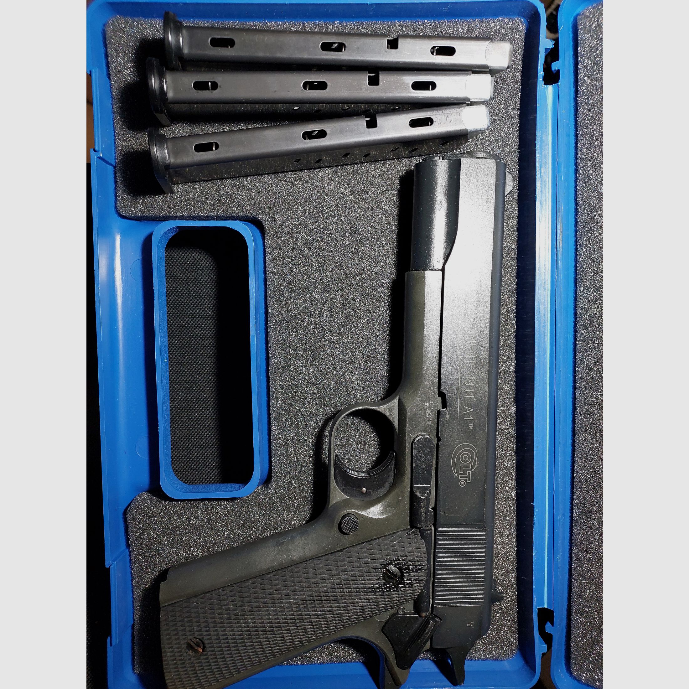 Colt Government 1911 A1 pistola de fogueo 9mm P.A.K. (PTB 774) con 3 cargadores