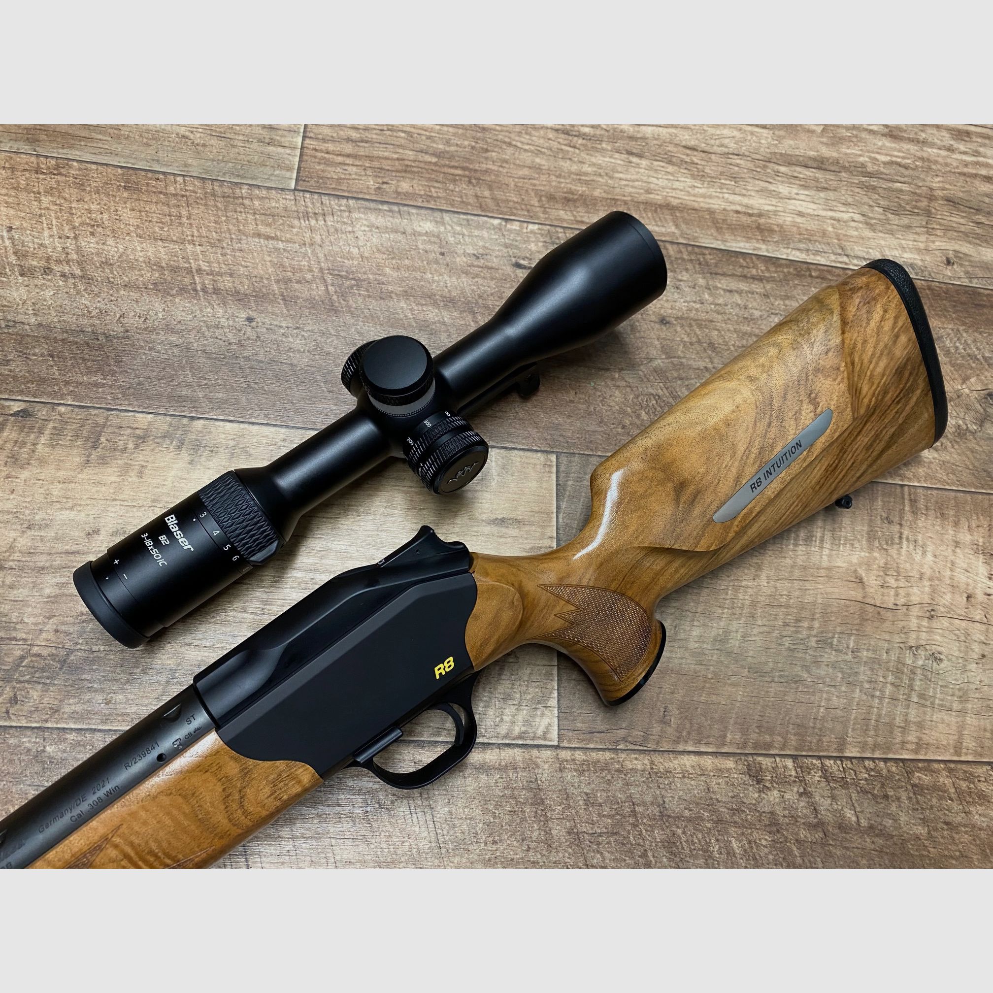 Blaser R8 Intuition mit  B2 3-18x50 IC S QDC+ www.waffenhandel-kraus.de nähe Nürnberg   