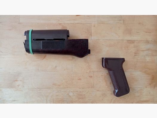Oost-Duitse AKMS MPi handguard set voor AKMS en AK74 bakeliet en kunststof // indirecte montage ook NEDI SDM Type 56 mogelijk