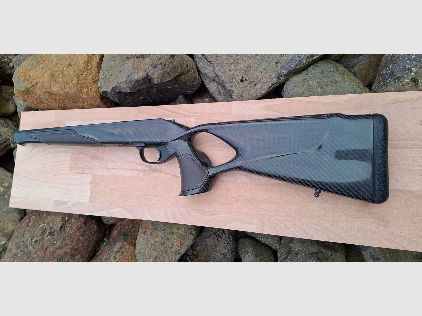 Blaser R8 Carbon Schaft (links) original mit Leder-Einlagen