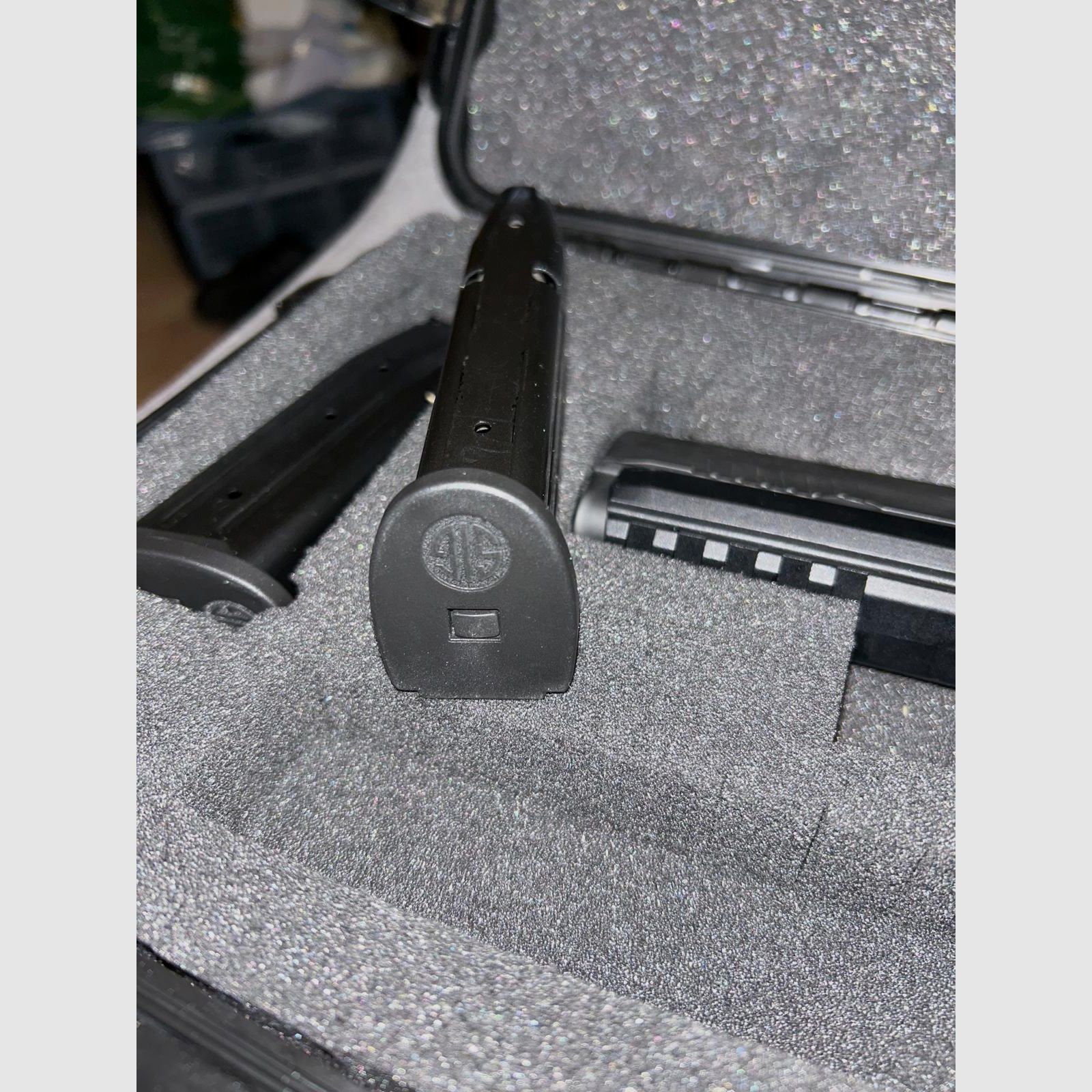 Sig Sauer P320 X Five Legion mit Romeo 1, Bild 6 von 7