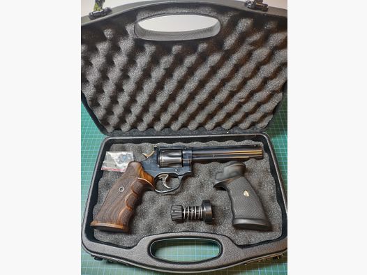 revolver Manurhin MR 73 en bon état, d'occasion