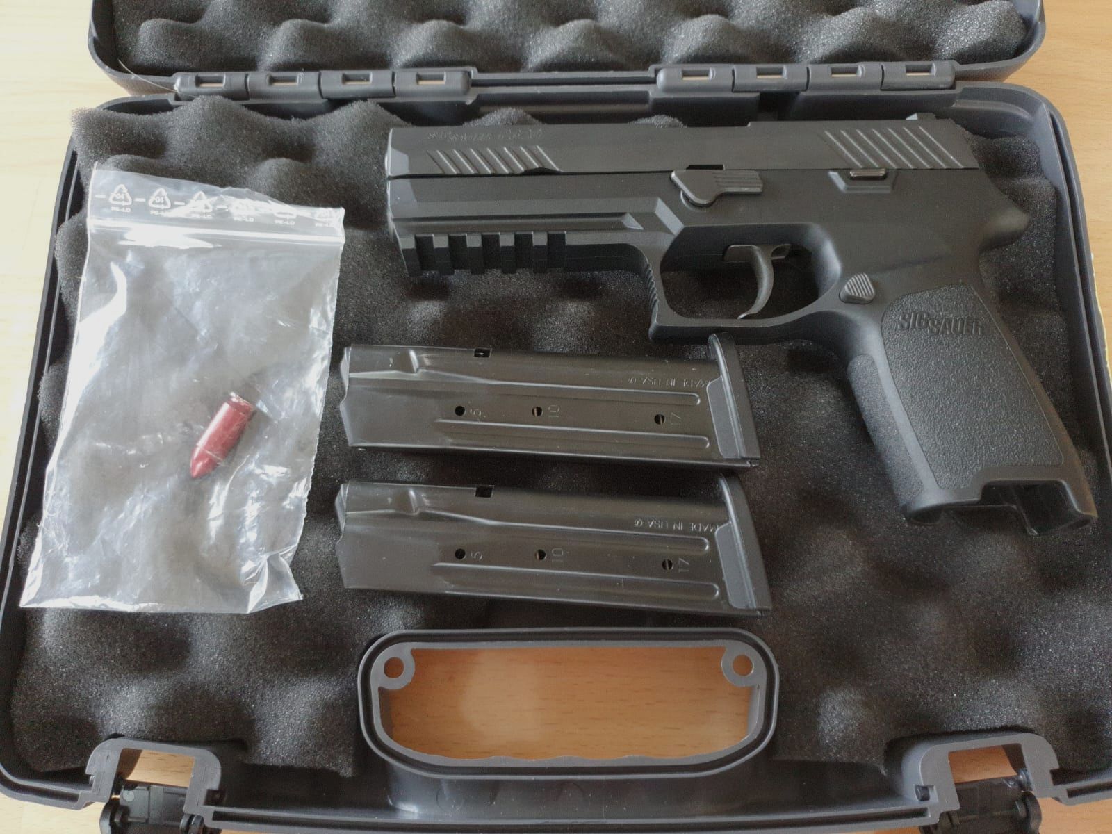 Sig Sauer P320 9mm Fullsize con maletín en estado cuidado