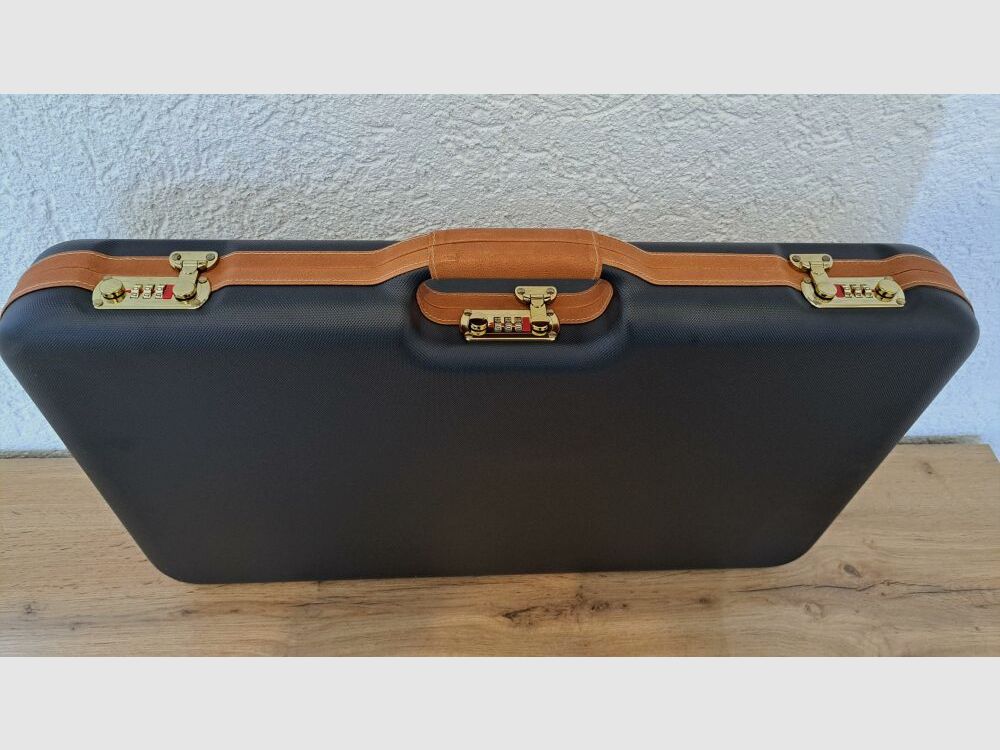 Merkel K5 Extrem mit FBT Carbon Lochschaft, DDOPTICS Zielfernrohr, Recknagel Schalldämpfer, Spartan Zweibein, Automatik Gewehrriemen, Luxus Koffer etc.