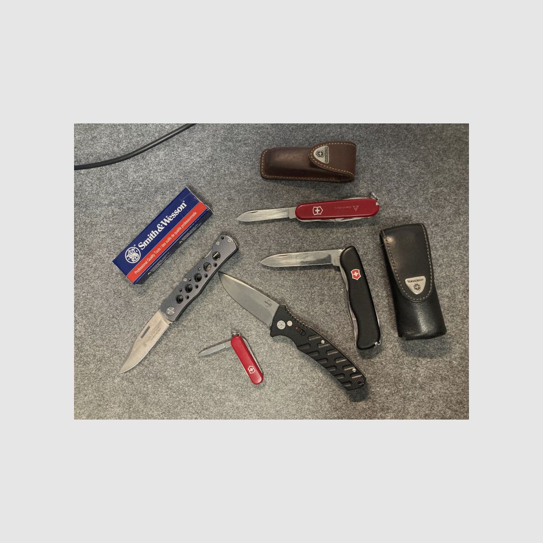 Messer Konvolut 6 Stück Springmesser, Taschenmesser, Victorinox, Böker