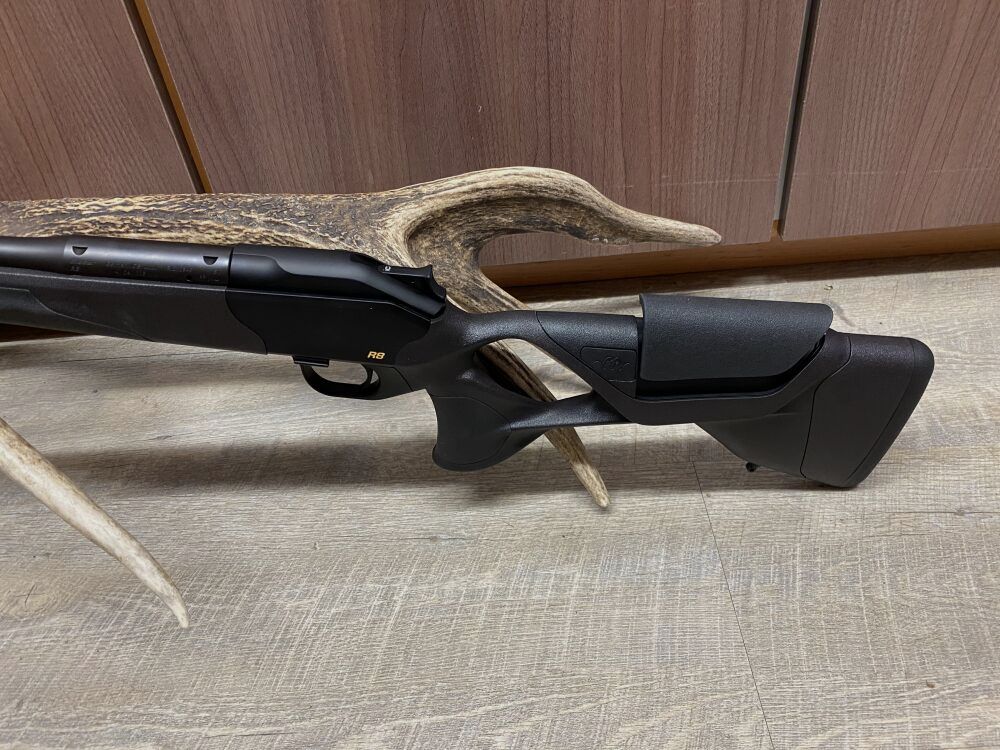Blaser R8 Ultimate, stock comb height adjustment, short barrel
