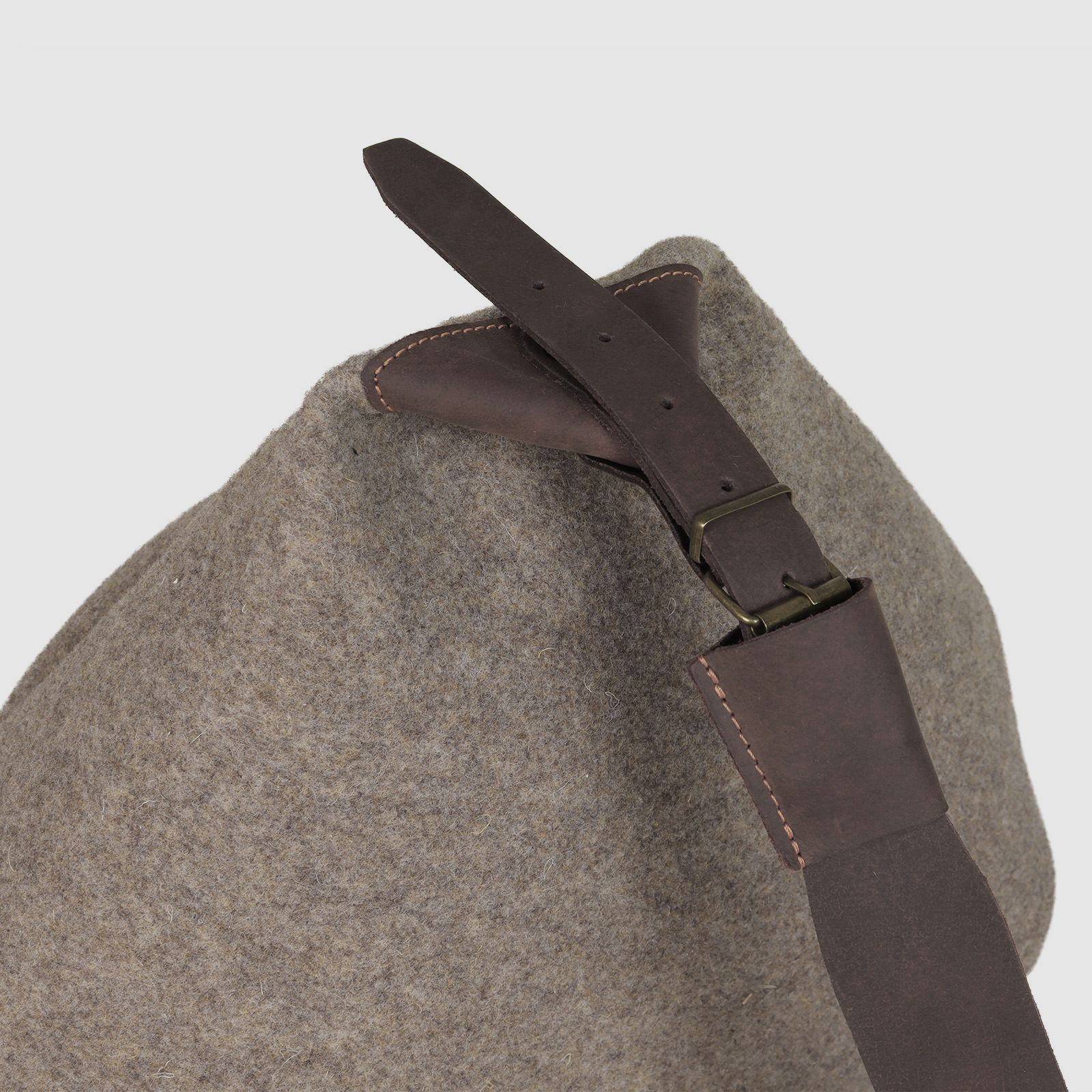 Wool felt backpack silent