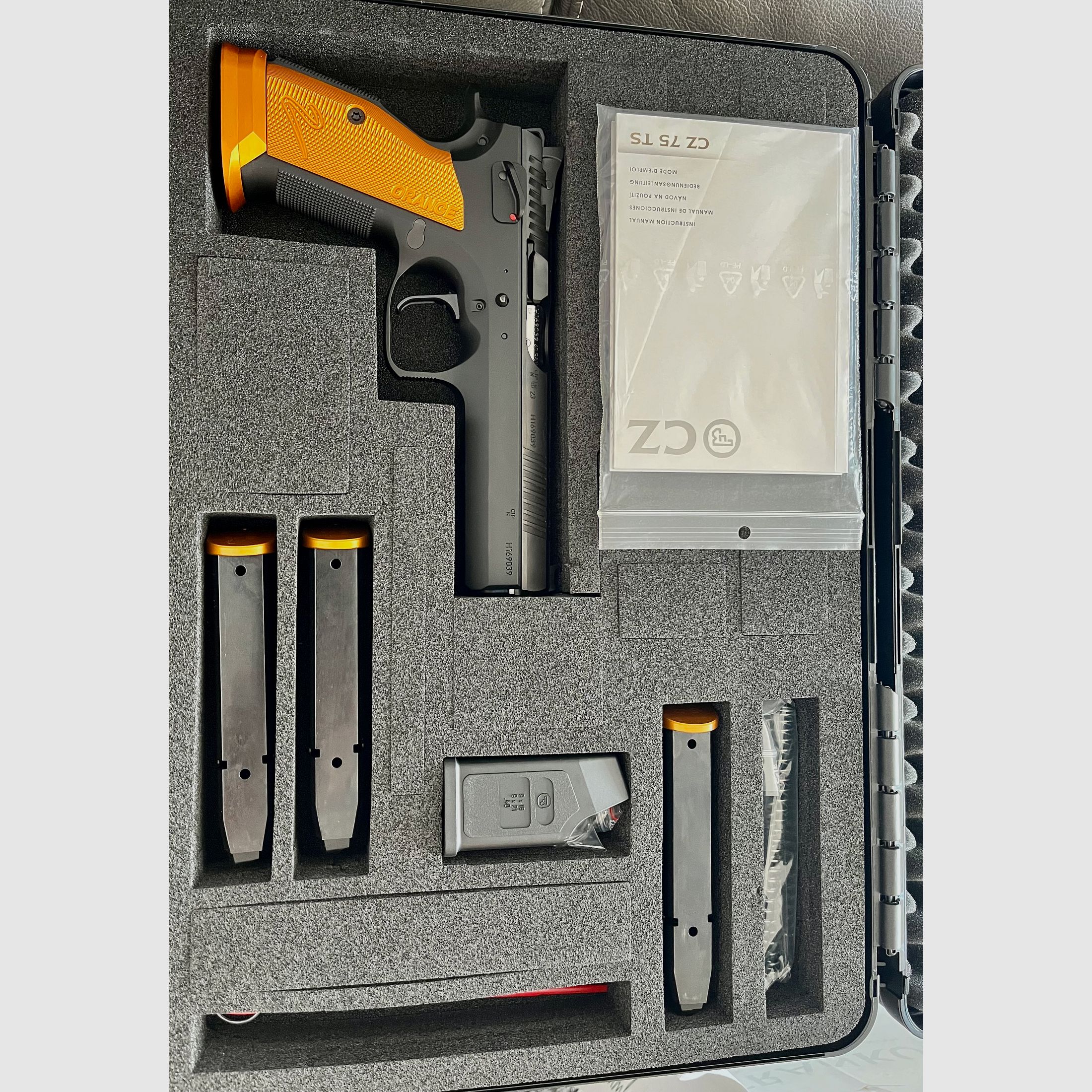Complete package CZ TS 2 Orange 40 S&W