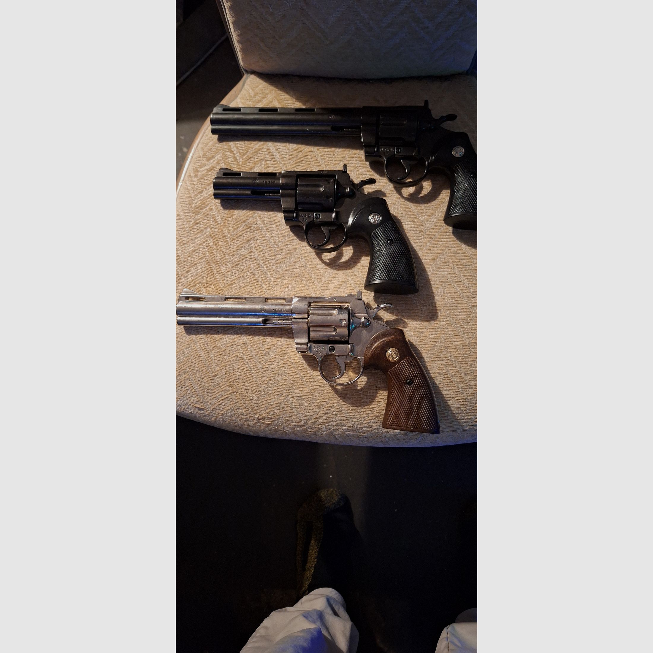 3 Denix Deko Revolver inkl. Walking Dead Colt Python Replik