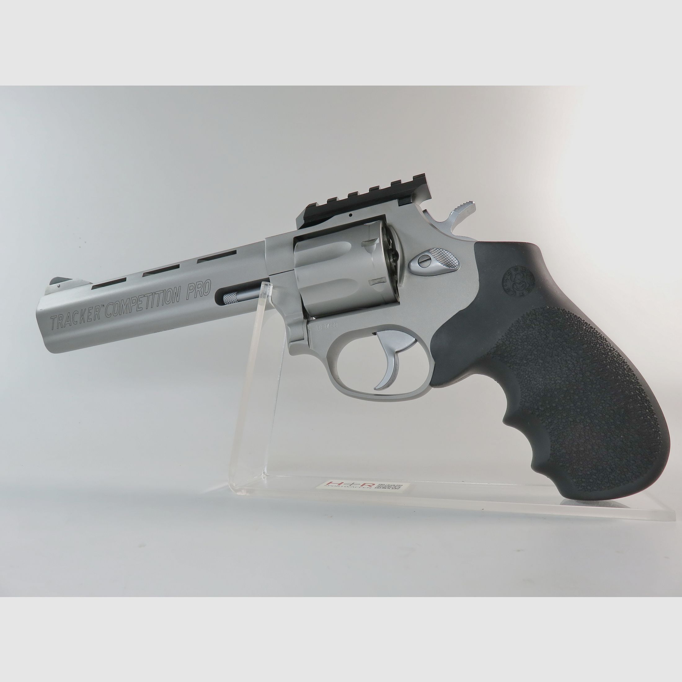 Neuwertiger Revolver Taurus Tracker Competition PRO 6" mit Weigand-Picatinny-Schiene und Hogue-Griff