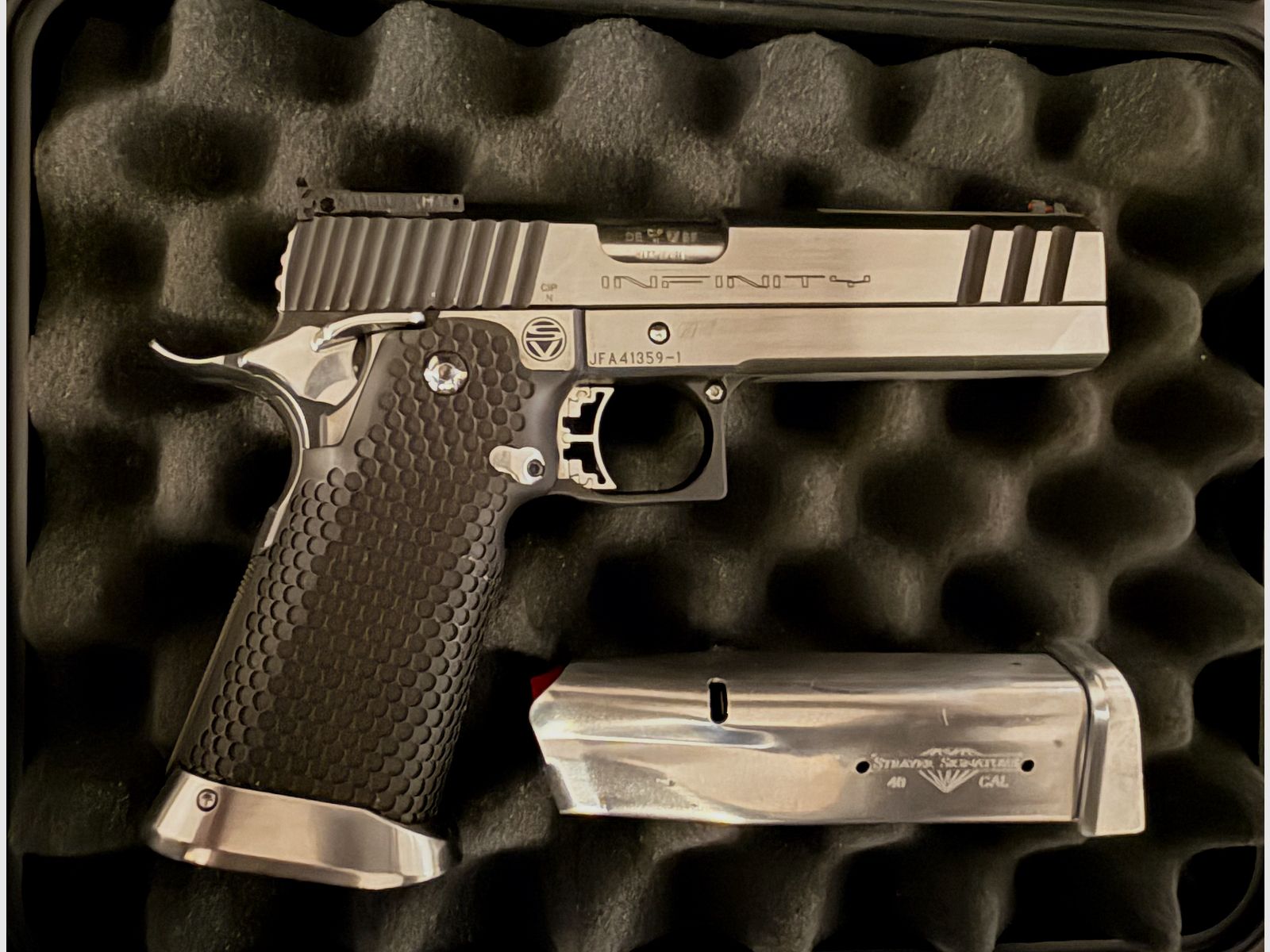 SVI Infinity 2011 .40 S&W – in new condition – IPSC ready