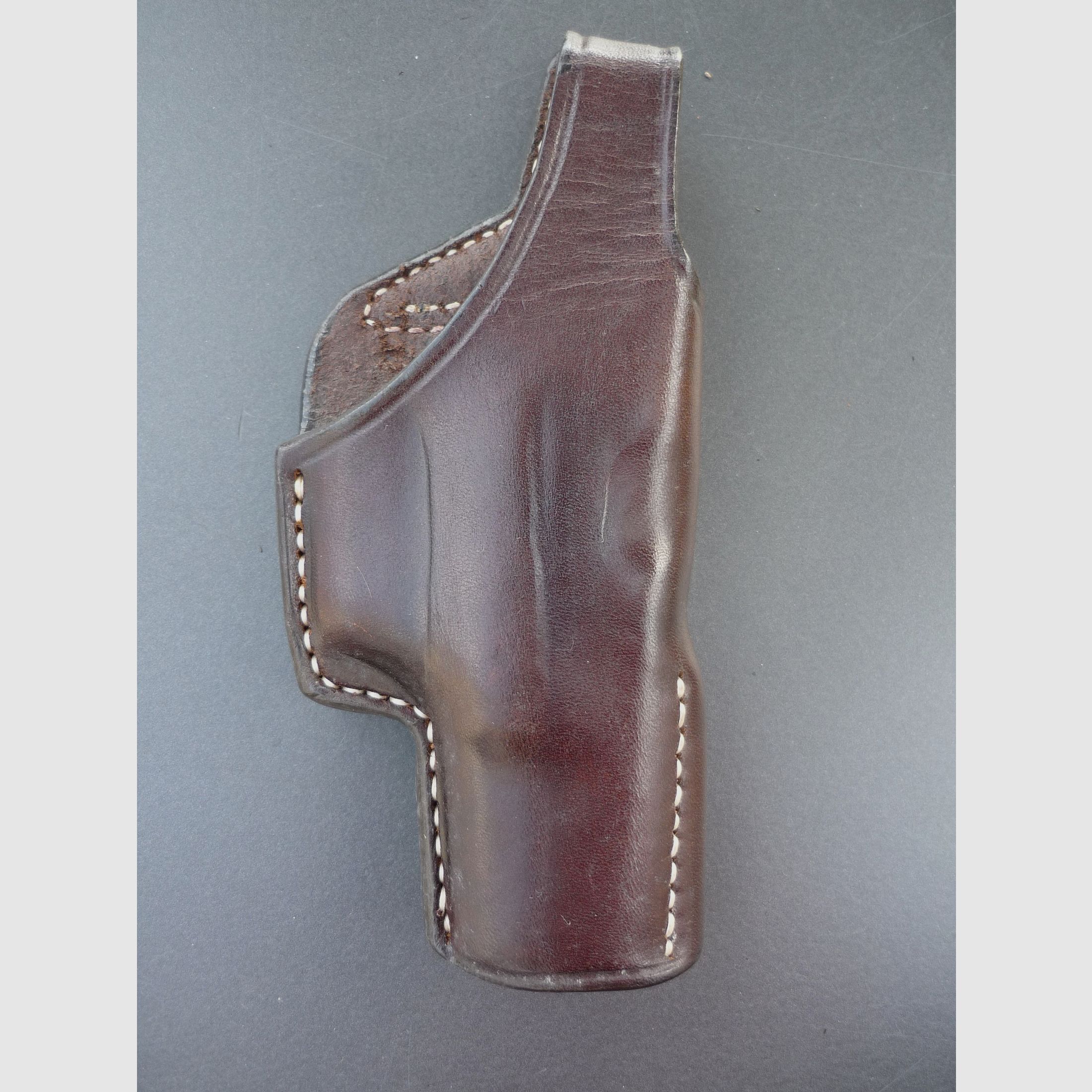 HKDesign Holster Art. Nr. 002: Einfachholster mit Snapverschluss und eingenähter Lederkornschiene - für Glock 17 - Rechtshänder