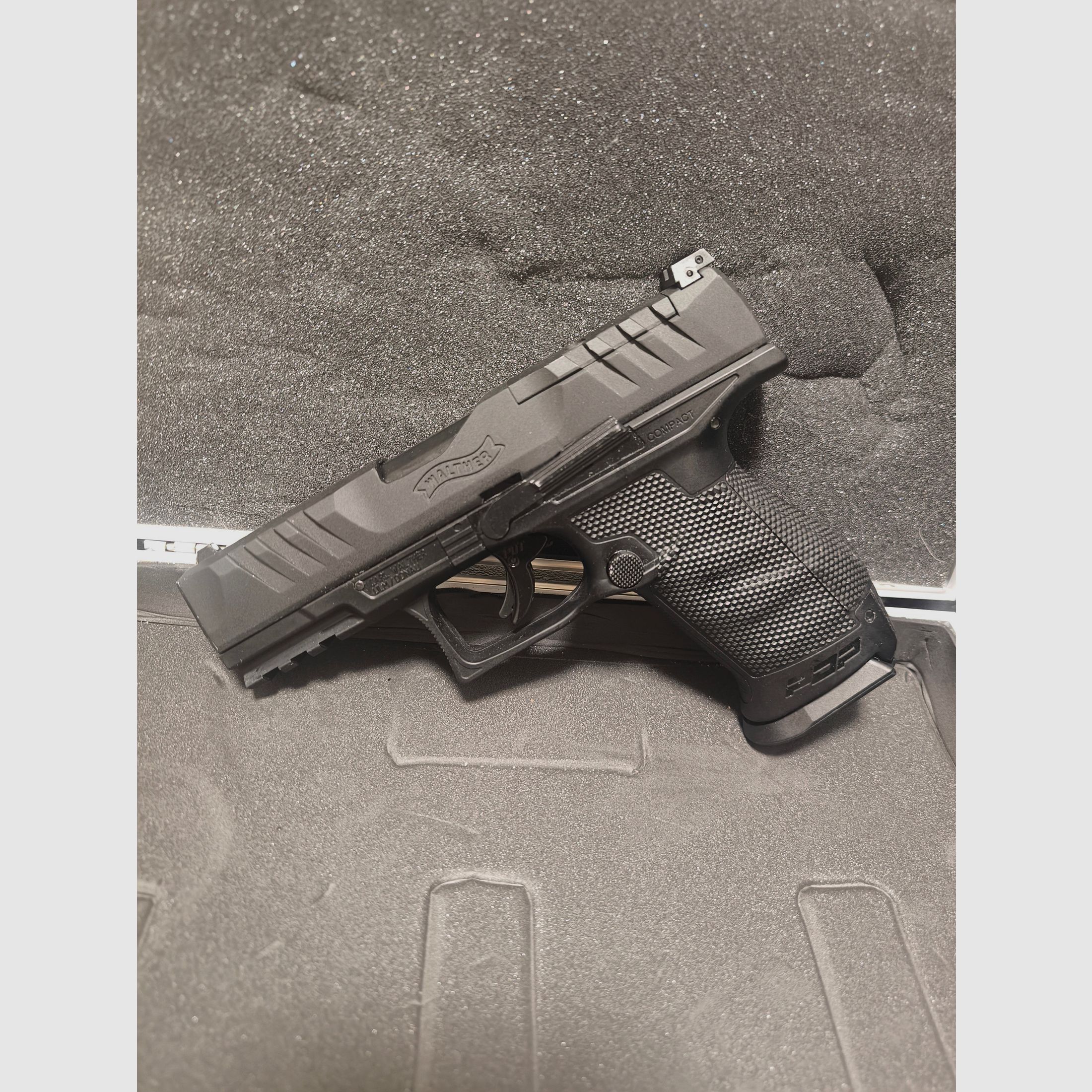 ⚠️ Achtung MagFed Freunde, Walther PDP Compact 4 T4E, Kaliber .43 nur 1 Magazin zur Probe Geschossen, Funktionell & Optisch sehr  guten Zustand & Dichtung ist Absolut Dicht!! Sowie 1 Packung 10er Walther Co2-Kartuschen & Munition +Passenden Holster v. Umarex, ⚠️ Versandkosten Frei!! 