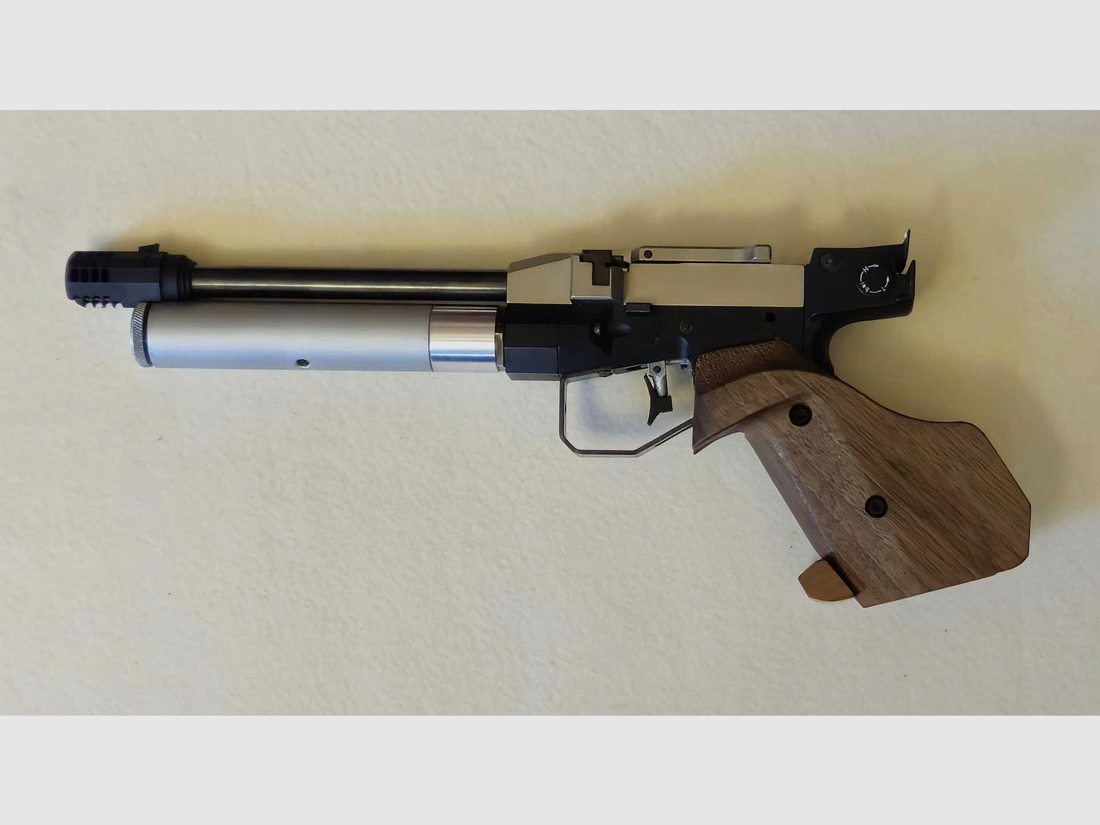 Feinwerkbau C5 pistolet à air comprimé CO2 5 coups adapté au système Medusa avec capsules CO₂ de 12 g, image 1 sur 8