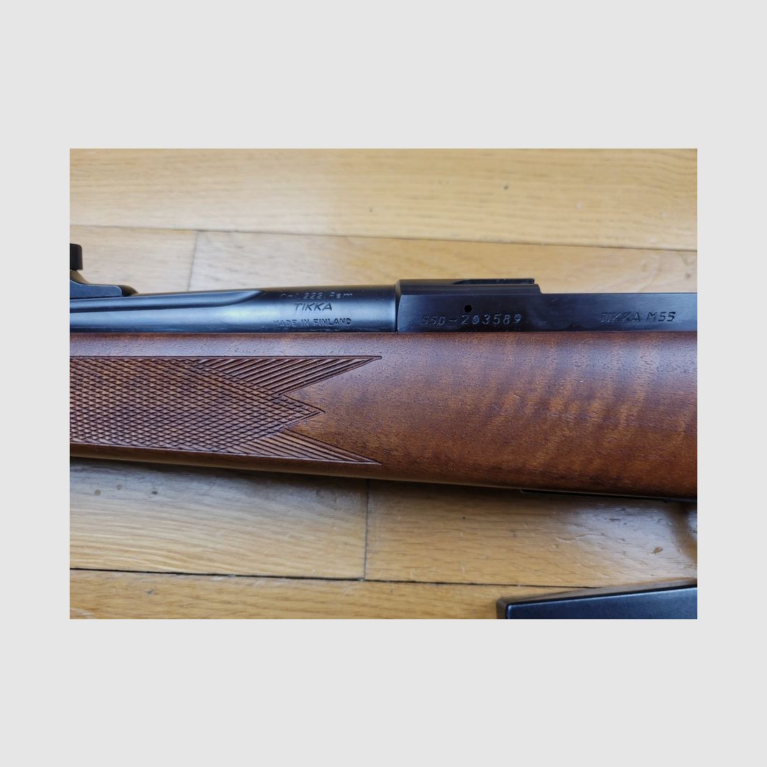 Bellissima carabina Tikka M55 – 222 Remington – con scatola – 2 caricatori – secondo organo di mira in fibra – slitta – legno bello – come nuovo, immagine 13 di 27