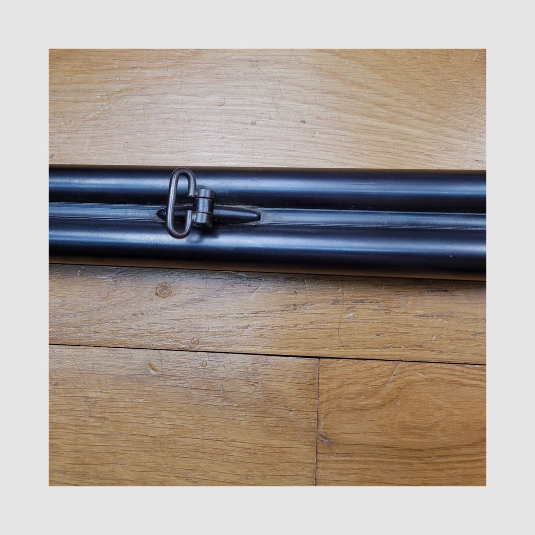 Schönes Seitengewehr – Kaliber 16/65 – sehr schöne handwerkliche Herstellung aus Saint-Étienne – Überlebender des Zweiten Weltkriegs – elegante Waffe im englischen Stil – schöne Hölzer und Riffelungen – Brünierung in sehr gutem Zustand – leichtes Gewehr und dennoch aus schönem Stahl – Sehr schönes Gewehr in TBE+, Bild 15 von 33