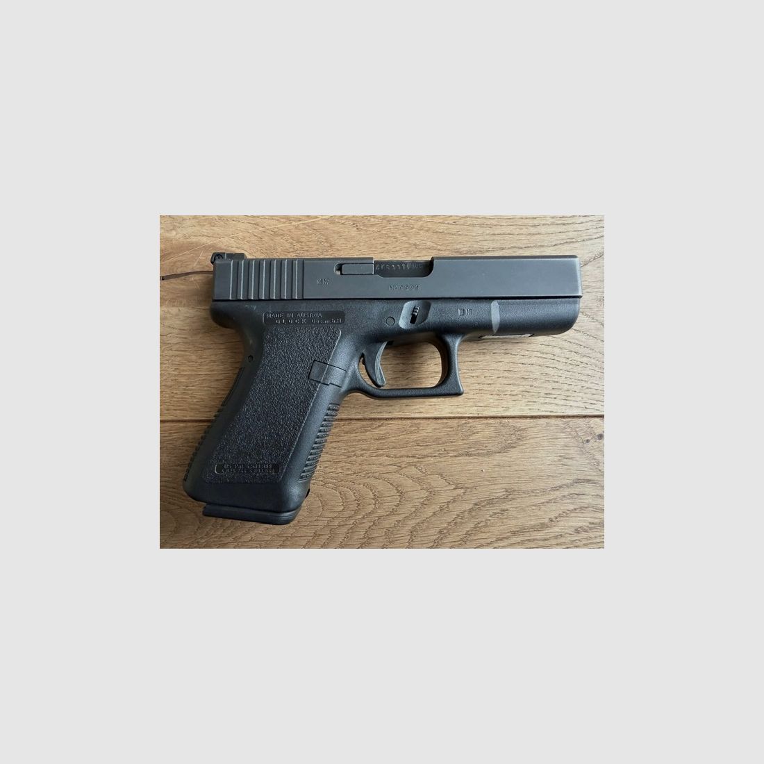 Glock 19 Gen 2 - Sammlerstück / sehr guter Original-Zustand - 4 Magazine - Sport- und Safety-Holster