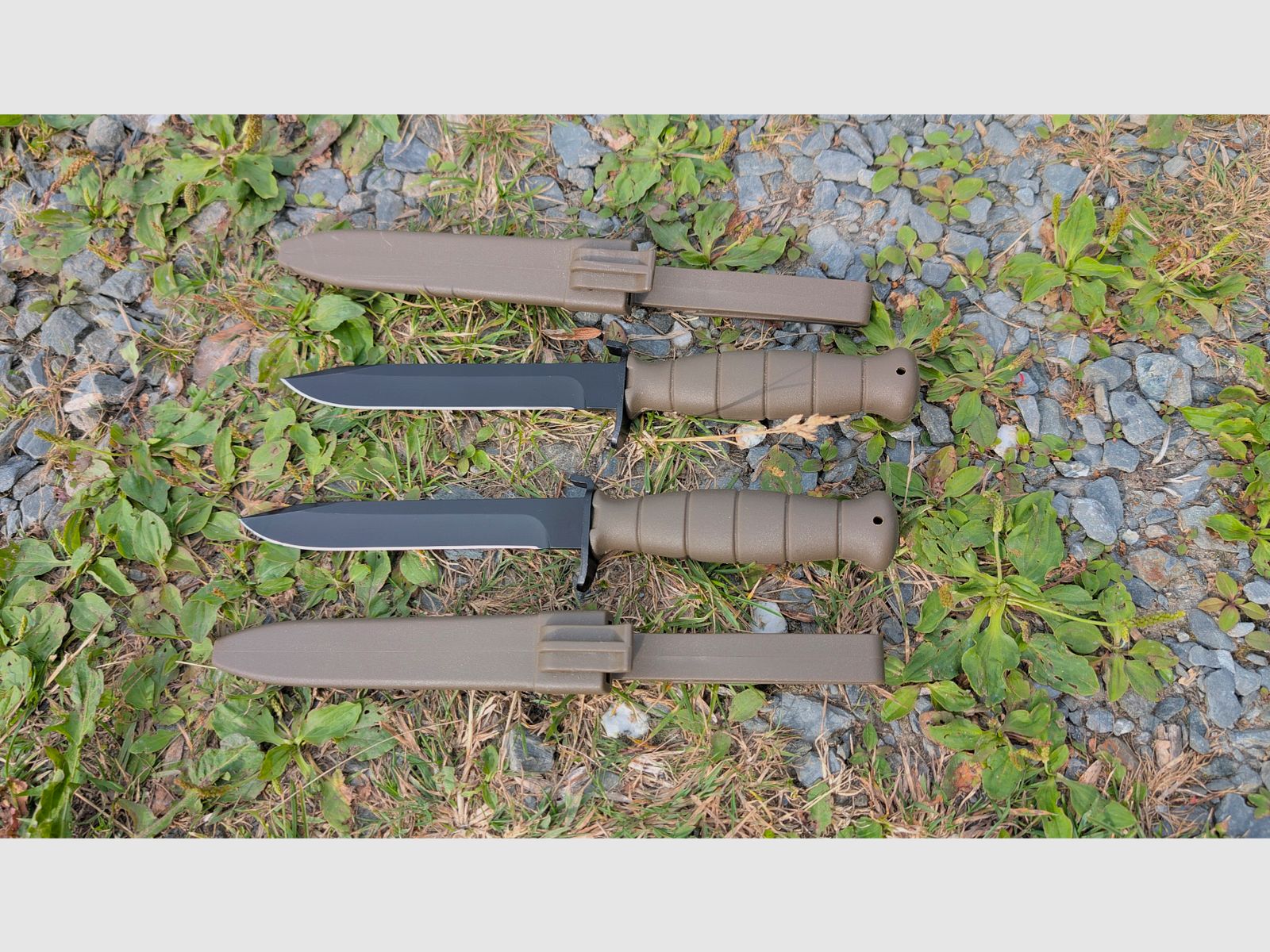 Deux couteaux de terrain Glock