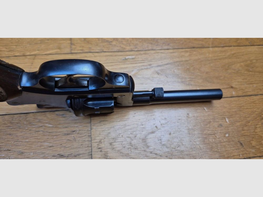 Schöner Dienstrevolver Modell 1892 – Gängig, aber mythisch – Höhepunkt des Dienstrevolvers Made in France – Kaliber 8mm92 – Mono-Nummer – Waffe von 1910 – Schöne Mechanik – Schöner Lauf – Etui Modell 1915 aus dem Ersten Weltkrieg – TBE +, Bild 12 von 31