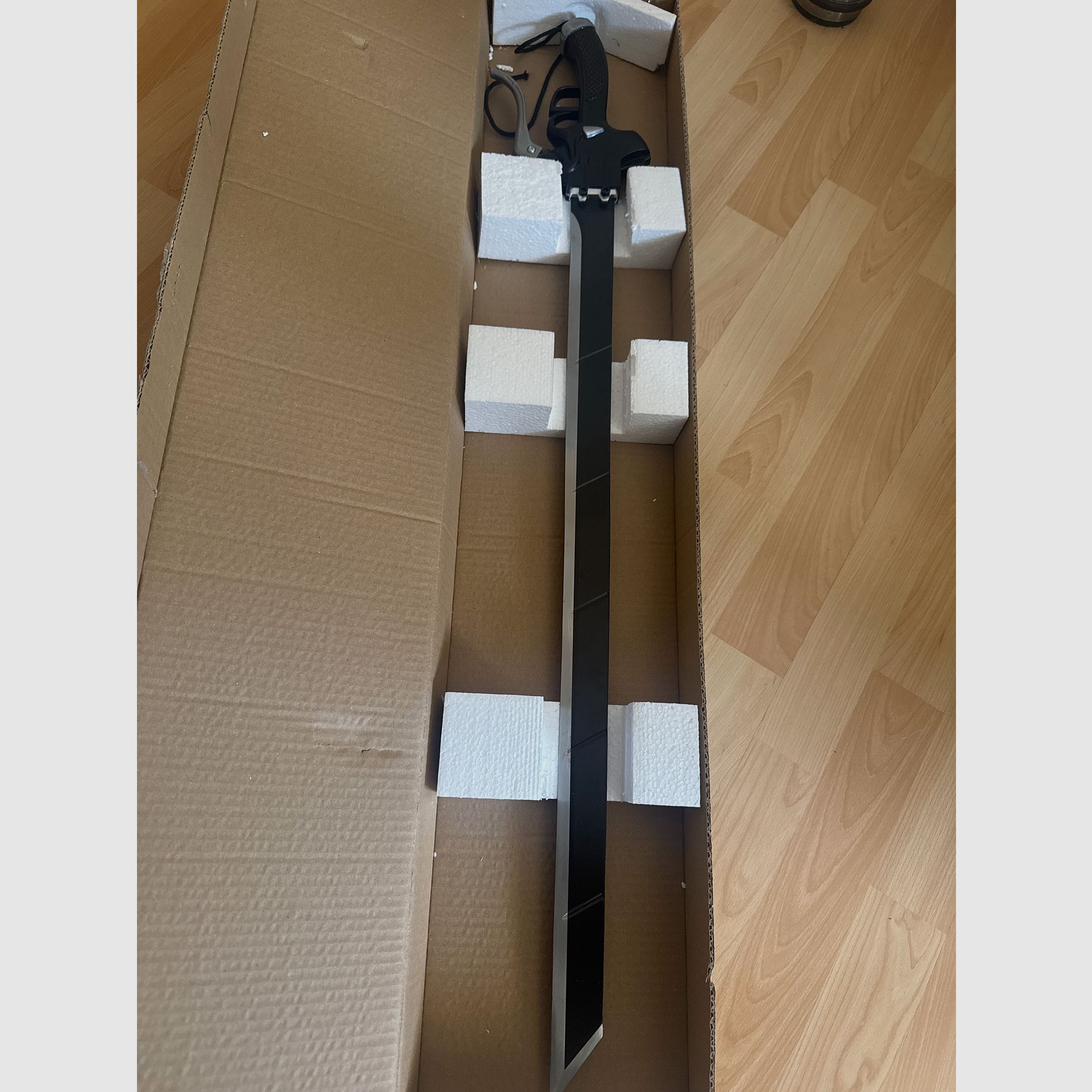 Attack on Titan Replika Schwert, Bild 2 von 4
