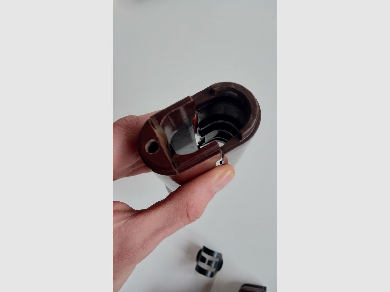 Protección de manos original de la DDR + empuñadura de pistola / Bakelita y plástico de la NVA // MPi-74 / MPi-K / AKM / AK