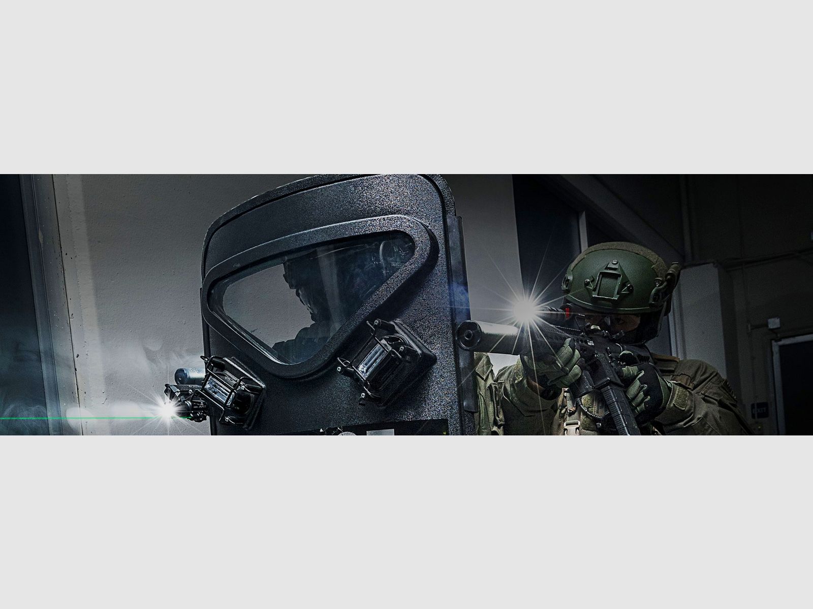 SUREFIRE X400T-A-RD TURBO LED Luce per Arma con Laser Rosso, immagine 4 di 4
