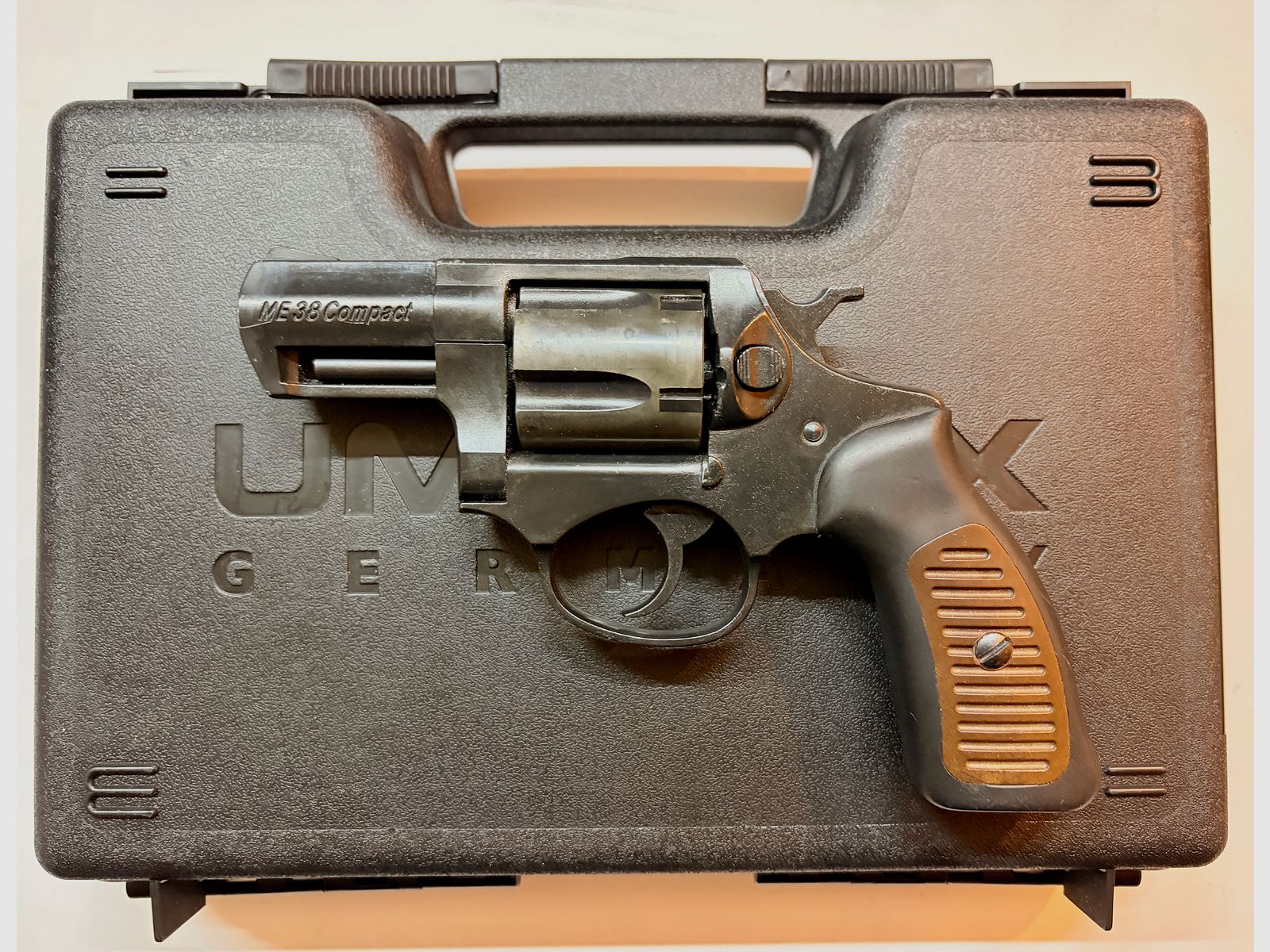 Blank firing revolver ME 38 Compact, cal. 9mm blank (with case)