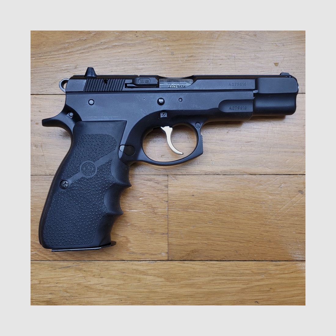 Gebrauchte Pistole CZ75 – Modell B – Kaliber 9 x 19 – Vollstahl – Mechanischer und äußerer Zustand einwandfrei – Ausgezeichneter Zustand, Bild 2 von 16