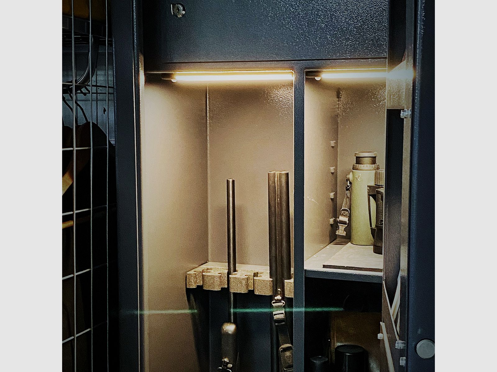 Lampada LED HUNTTECH per armadietto per armi, immagine 4 di 8
