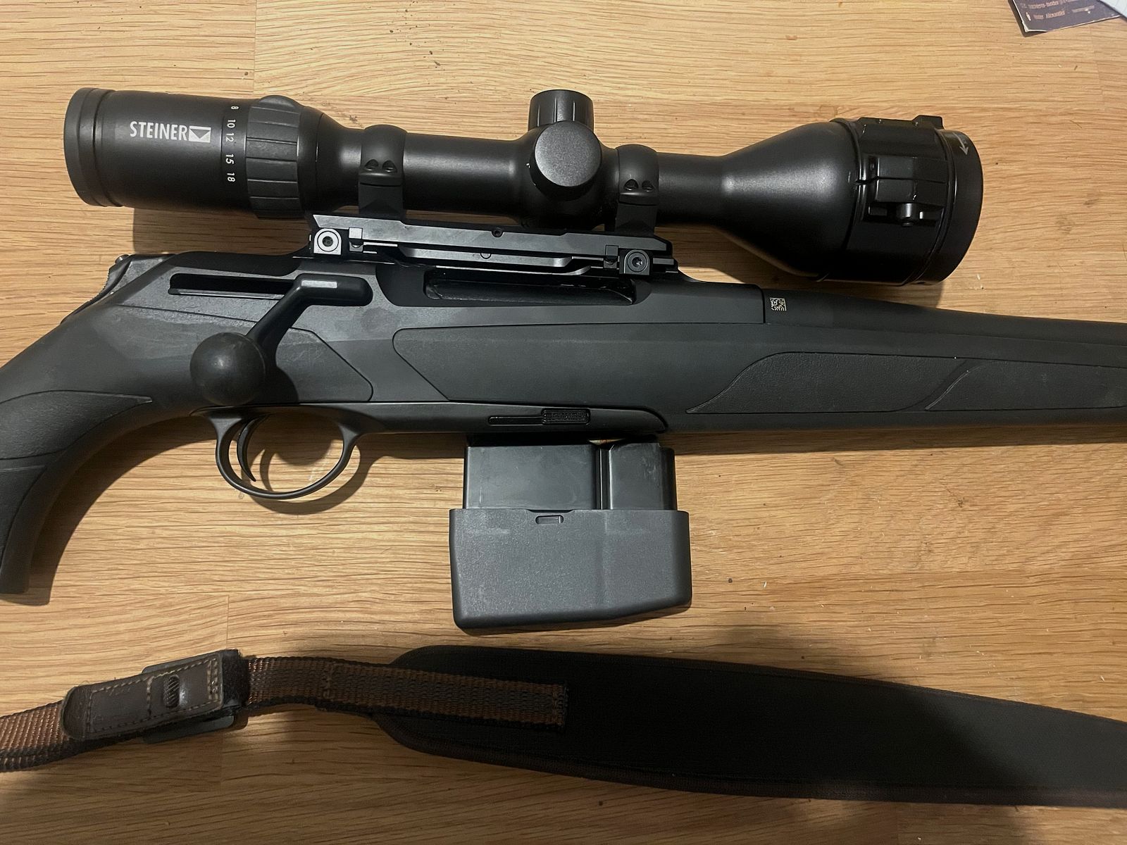 Merkel Helix Tracker 8x57 ist mit einem ZFR STEINER RANGER 6 3-18x56 m Leucht, Absehen 4A-1 fast neuwertig