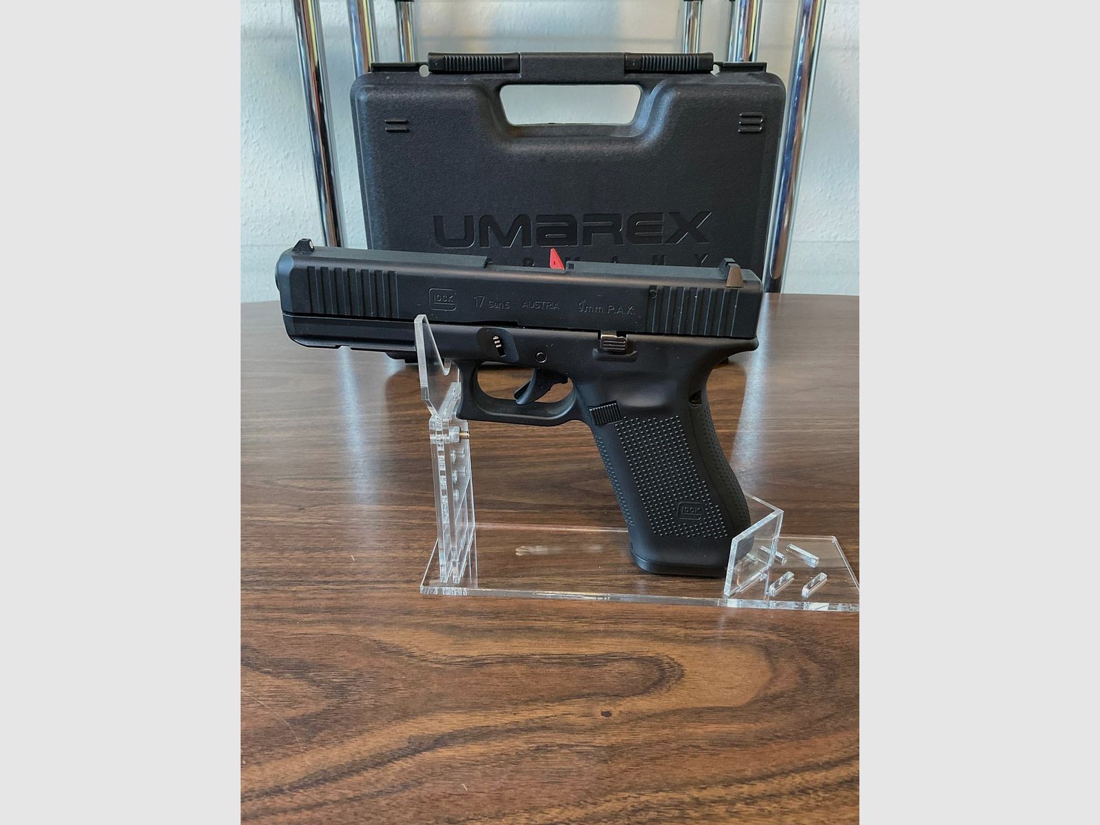 Glock 17 Gen5 blank firing pistol 9mm P.A.K. – Like new in full set