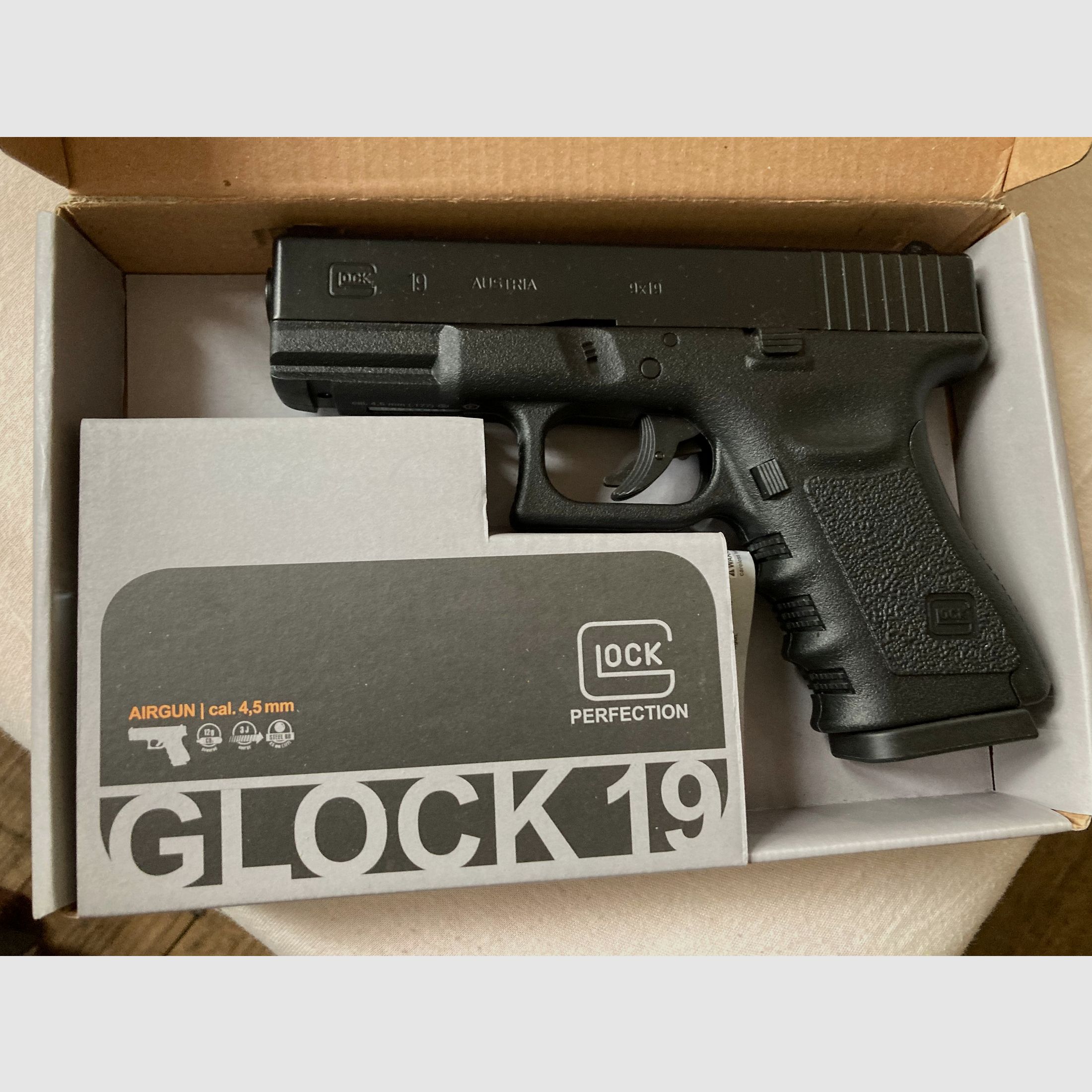 Glock 19 Airgun  NEU