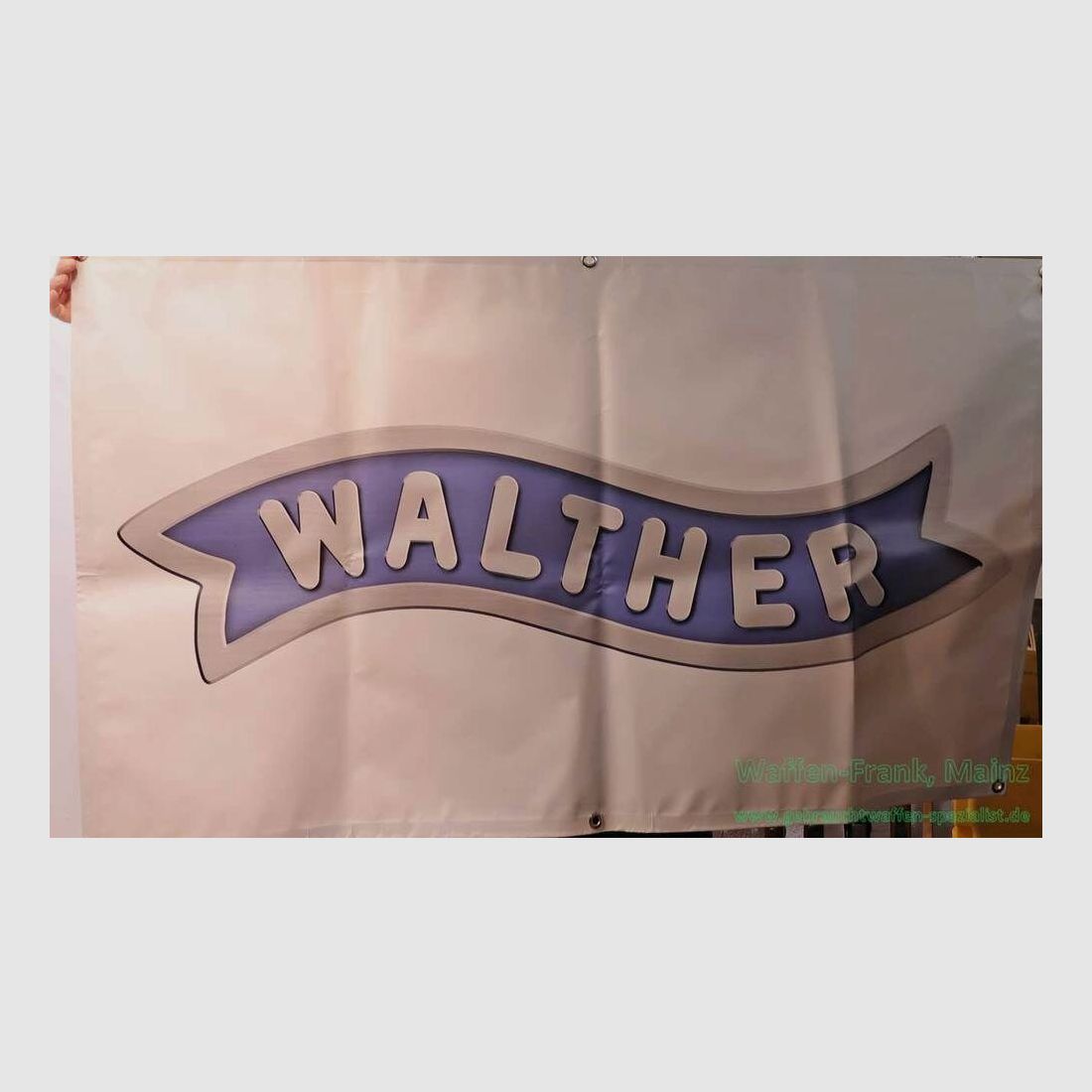 Walther - Ulm reclamebanner Walther-logo op vrachtwagenzeil