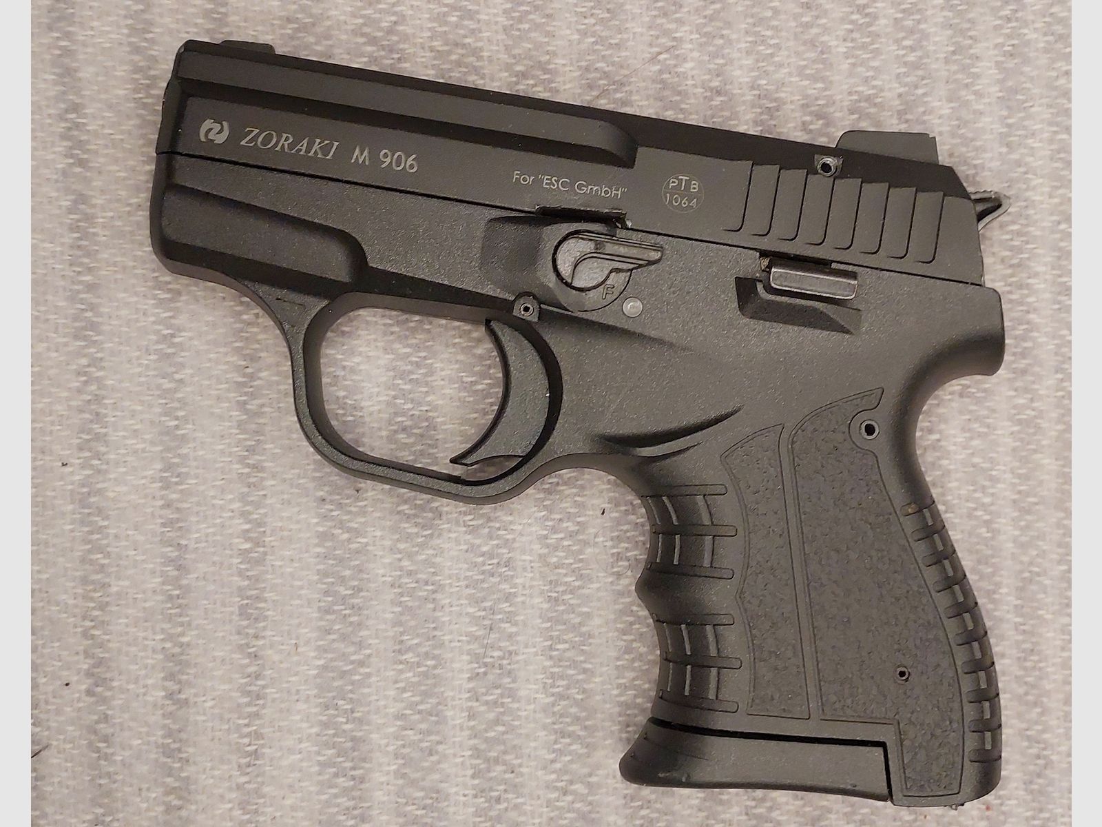 Zoraki M 906 blank firing pistol 9mm P.A.K. (PTB 1064) with holster and 2 magazines