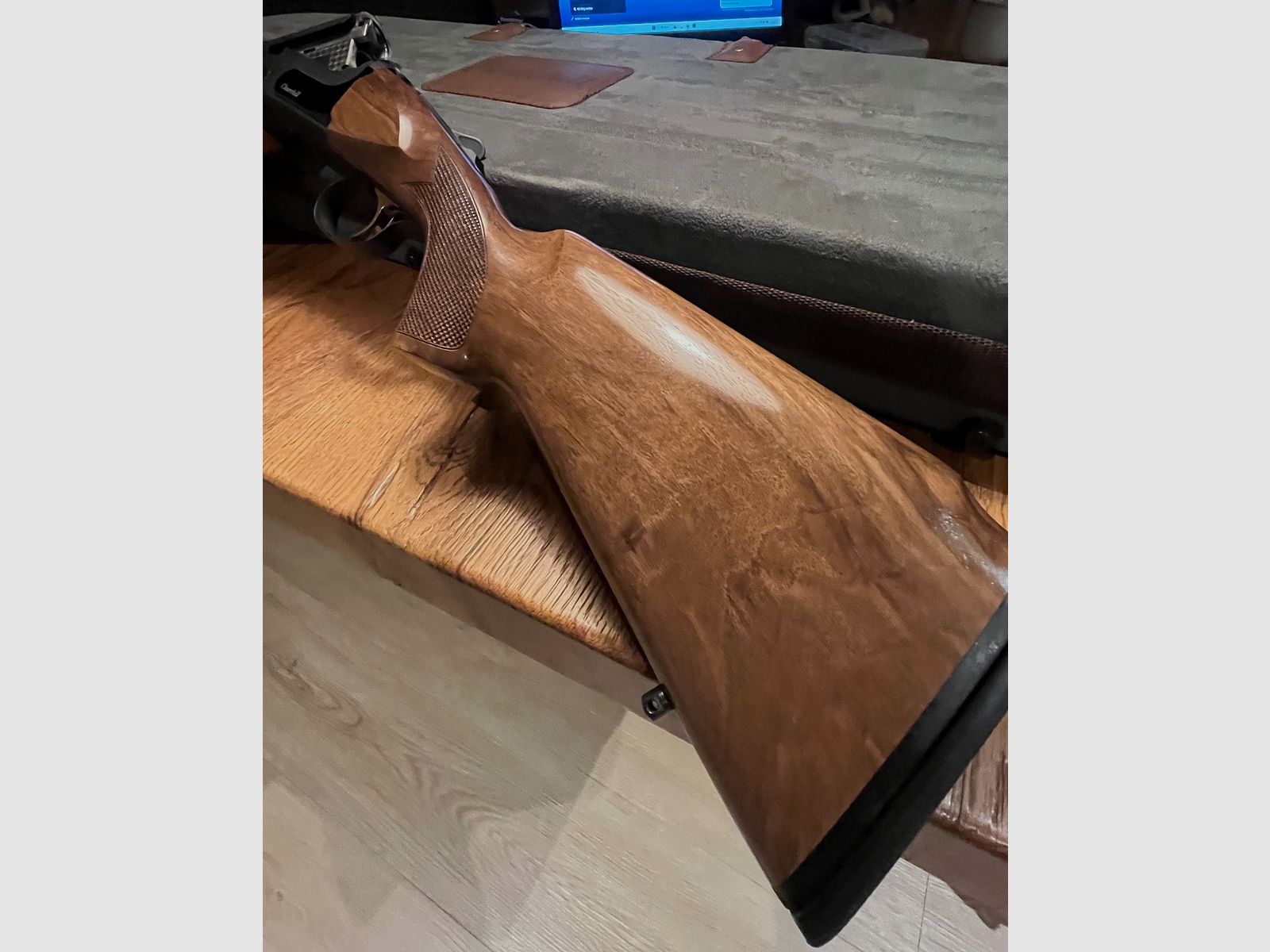 Akkar Churchill 206E LADY Czarny II